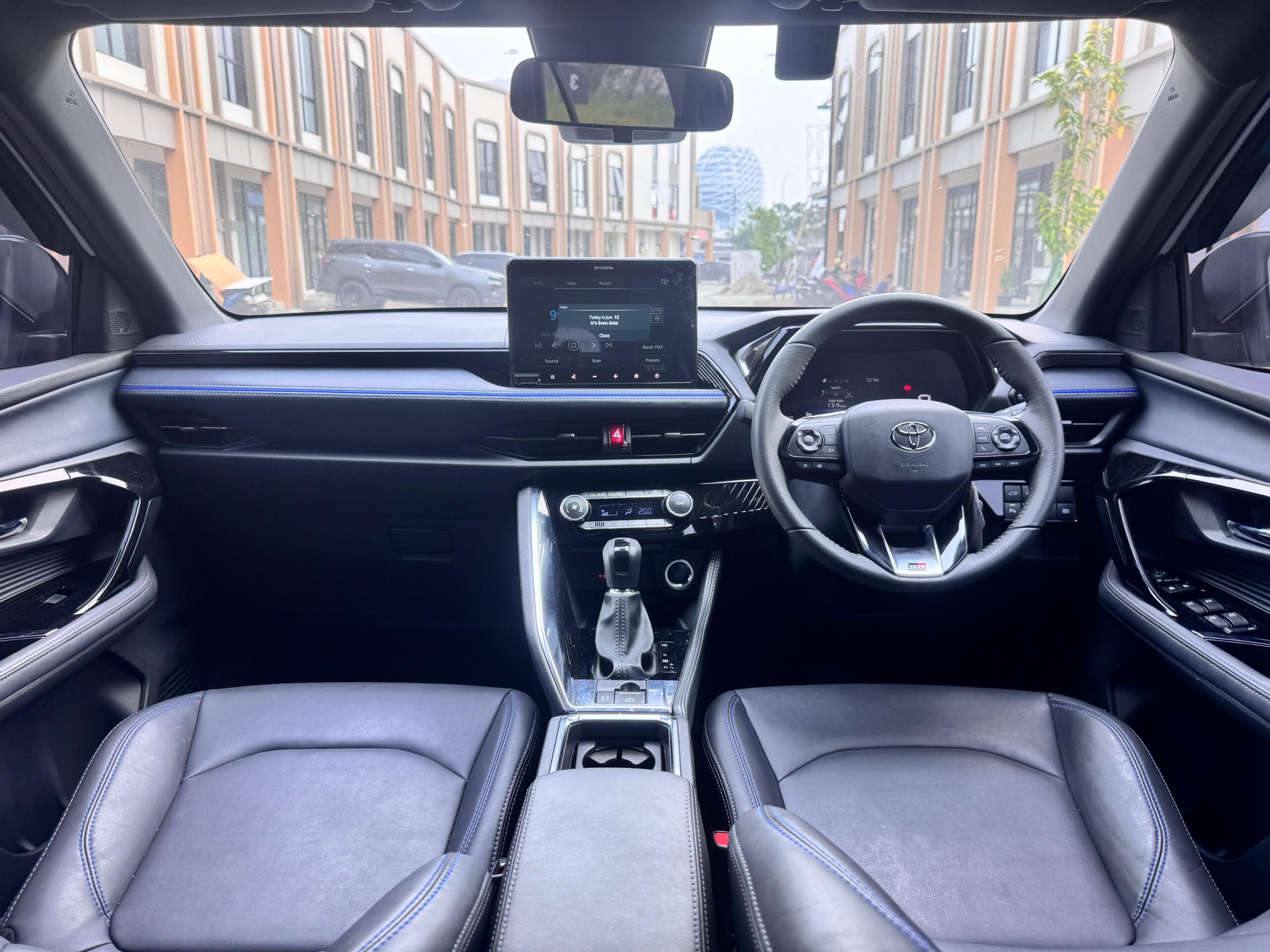 YARIS CROSS 1.5 S GR TSS PUTIH 2025 - Gambar 10