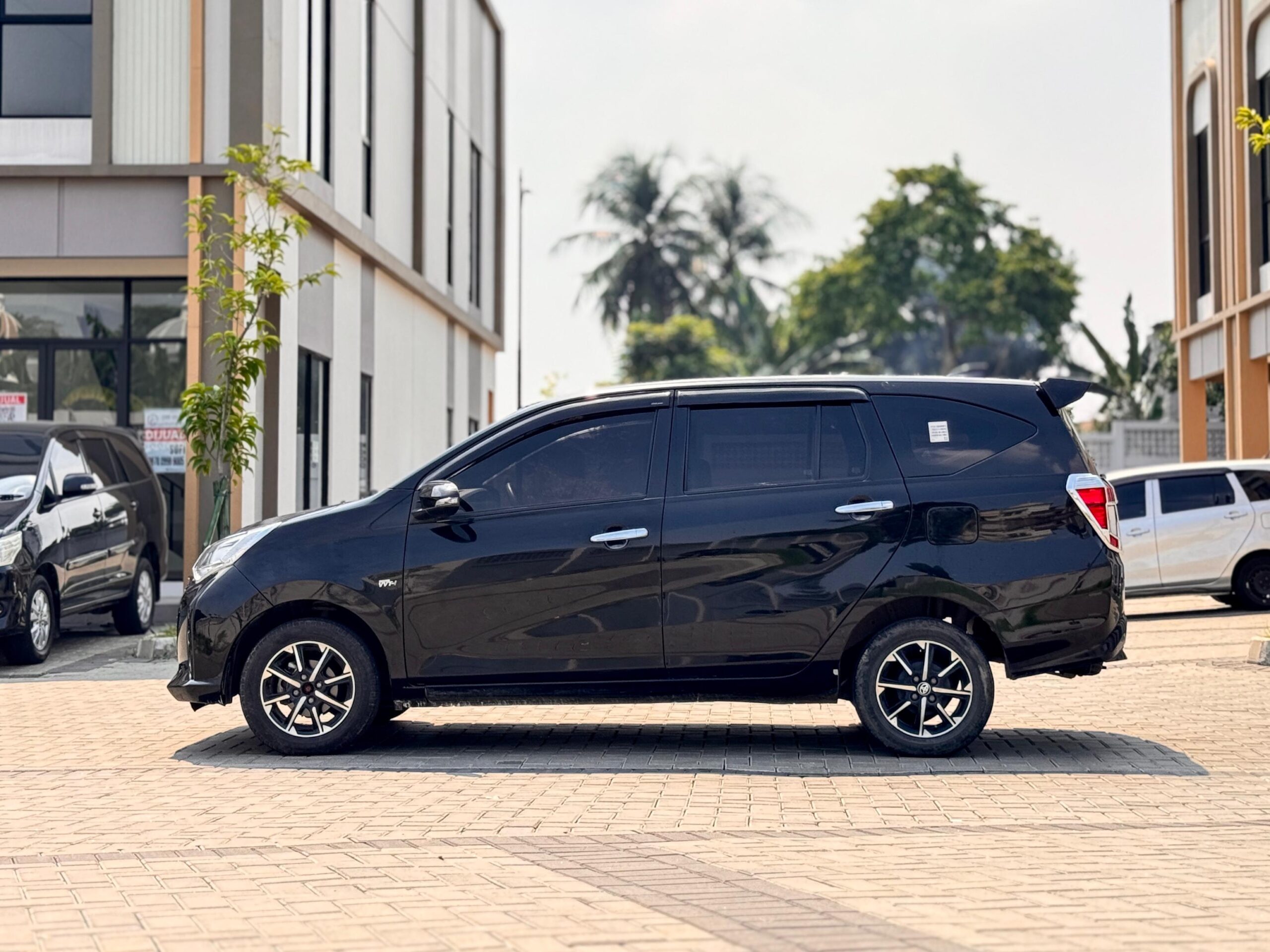 CALYA 1.2 G AT HITAM 2022 - Gambar 7