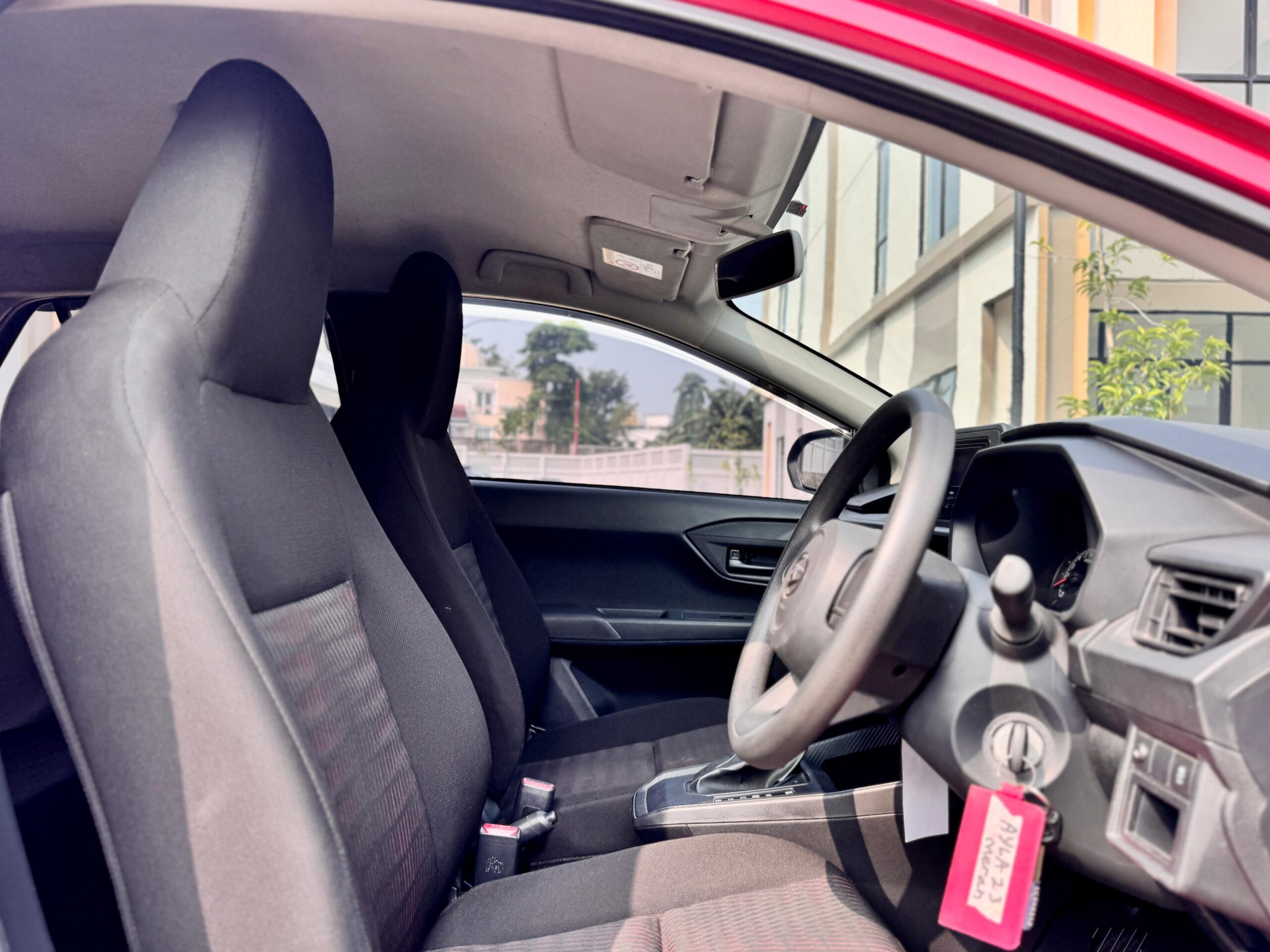 AYLA 1.0 X CVT MERAH 2023 - Gambar 12