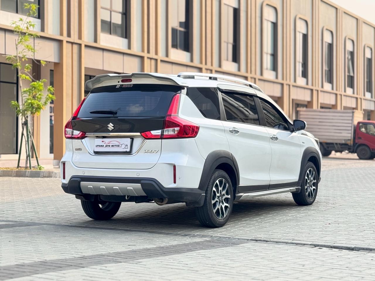 XL7 ALPHA AT PUTIH 2020 - Gambar 6