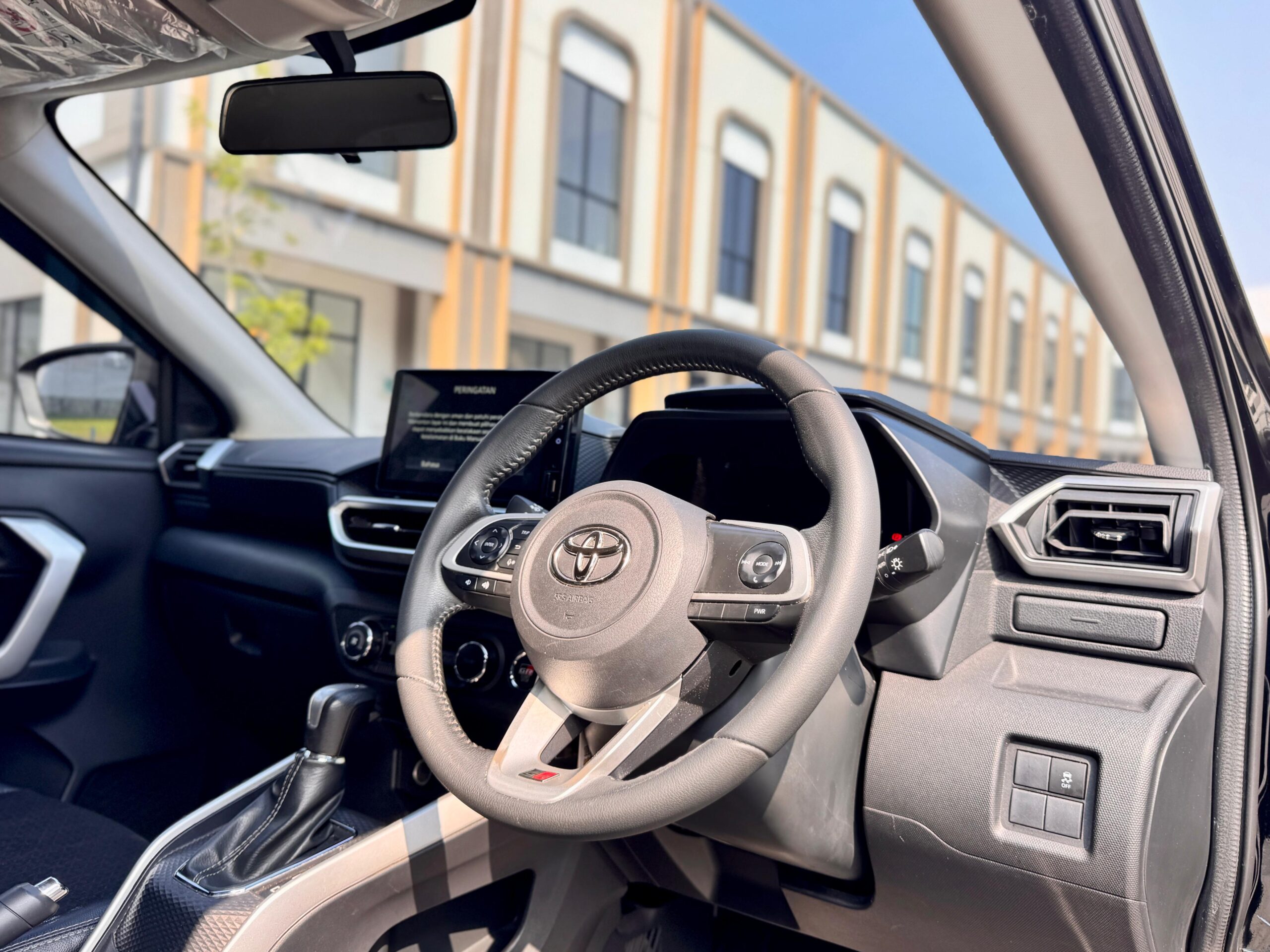 RAIZE 1.0T GR SPORT AT HITAM 2022 - Gambar 11