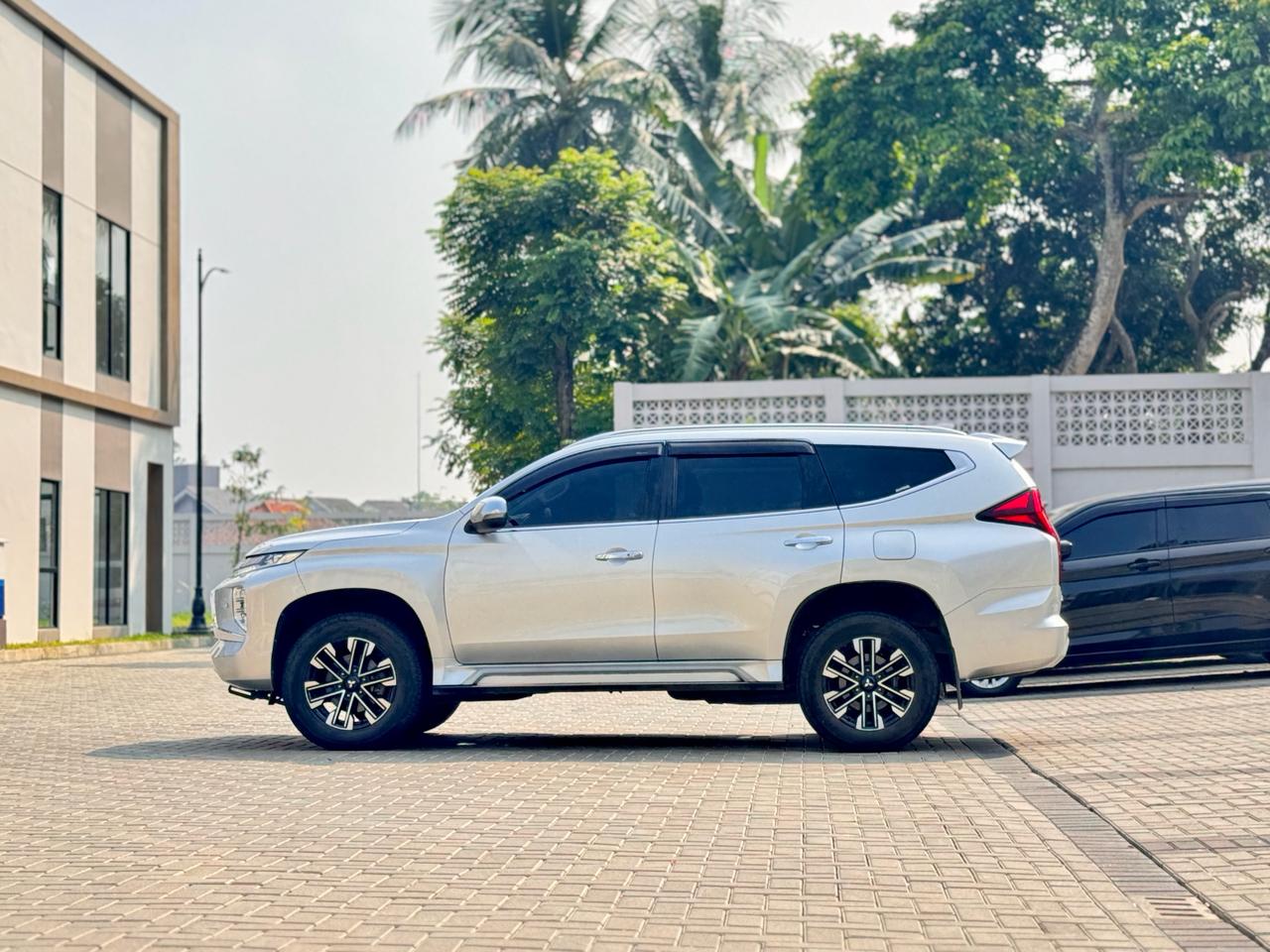 PAJERO DAKAR AT SILVER 2023 - Gambar 7