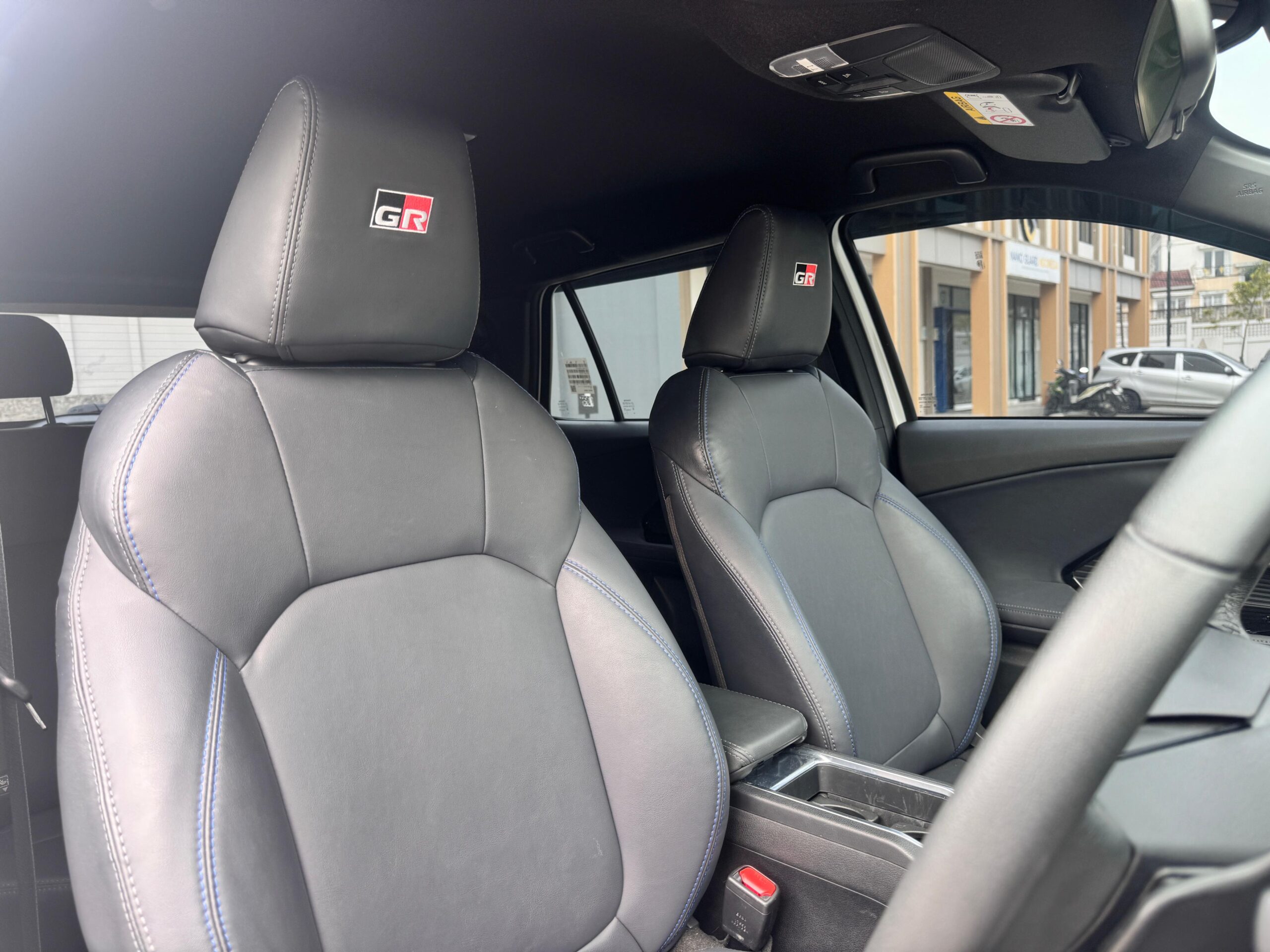 YARIS CROSS 1.5 S GR TSS PUTIH 2025 - Gambar 12
