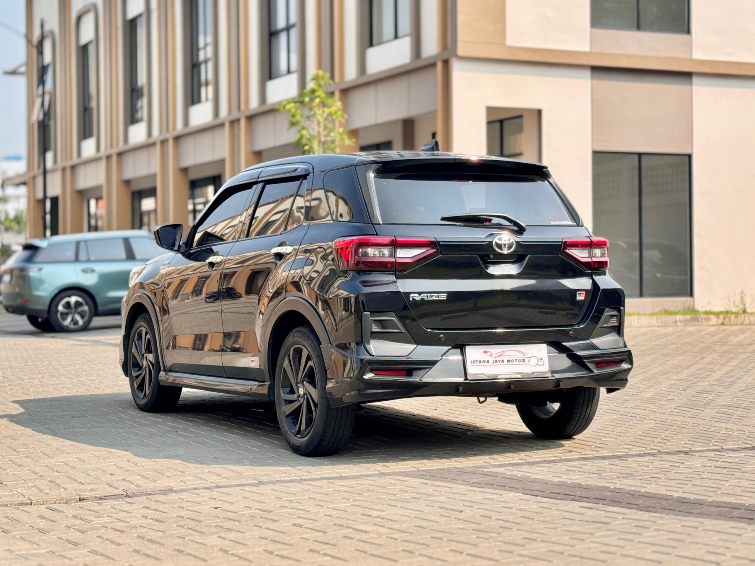RAIZE 1.0T GR SPORT AT HITAM 2022 - Gambar 5