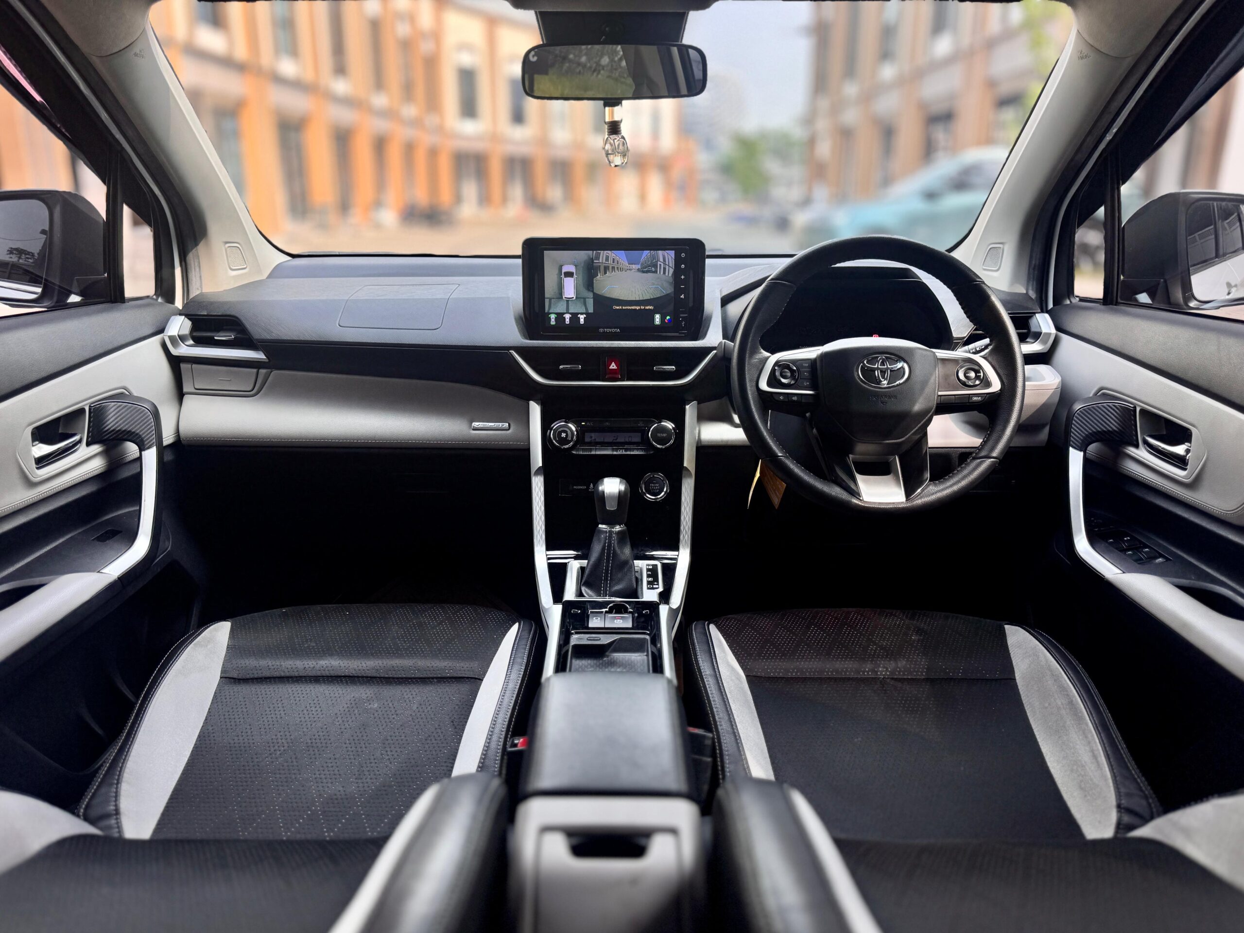 VELOZ Q TSS CVT PUTIH 2022 - Gambar 10