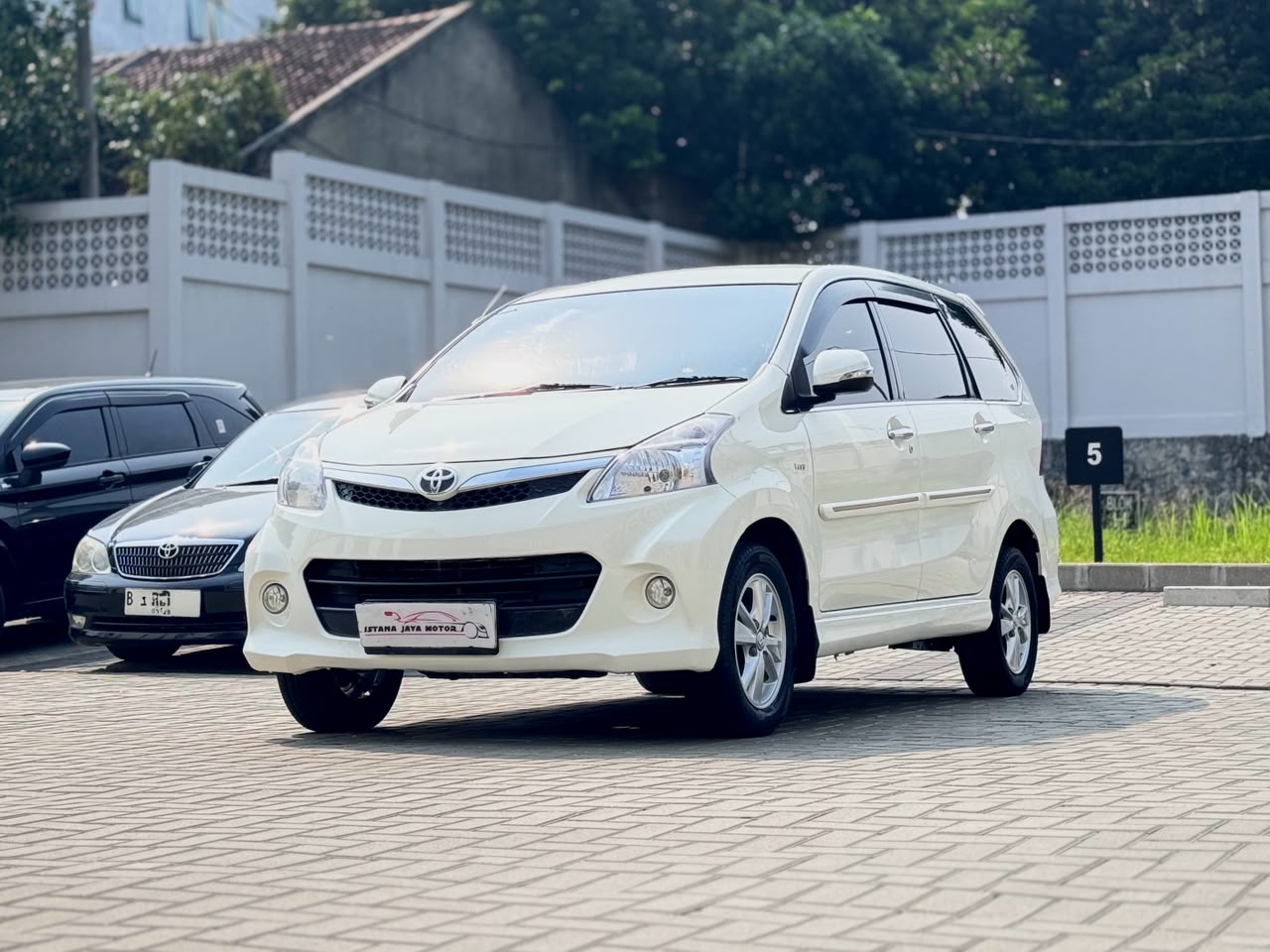 AVANZA VELOZ LUXURY 1.5 AT PUTIH 2015 - Gambar 3