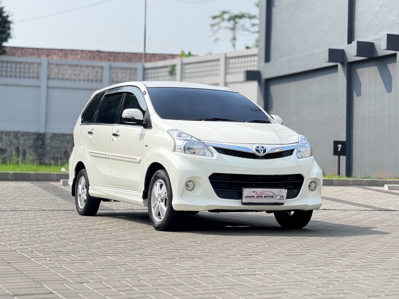 AVANZA VELOZ LUXURY 1.5 AT PUTIH 2015 - Gambar 4