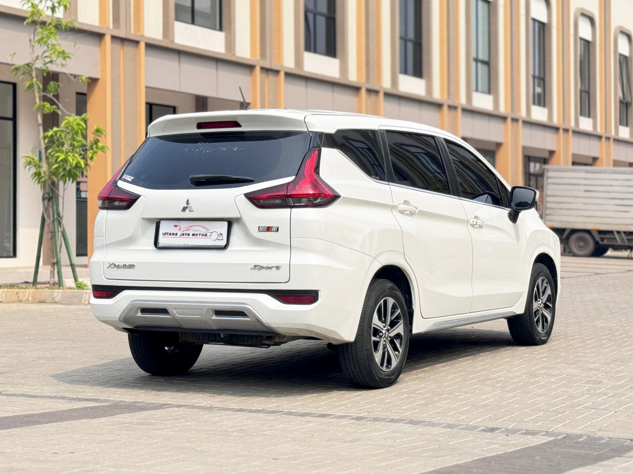 XPANDER 1.5 SPORT PUTIH 2018 - Gambar 6