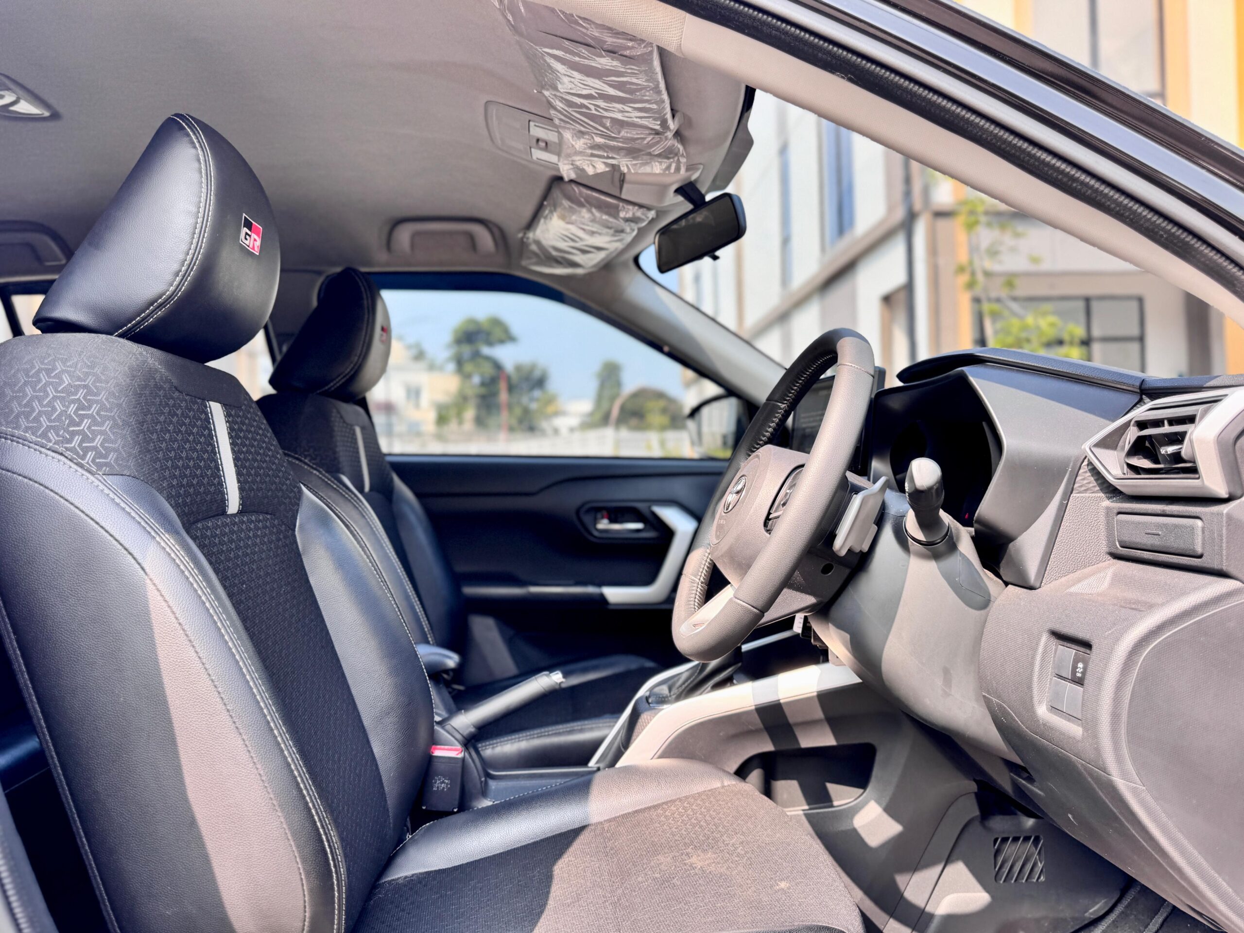 RAIZE 1.0T GR SPORT AT HITAM 2022 - Gambar 13