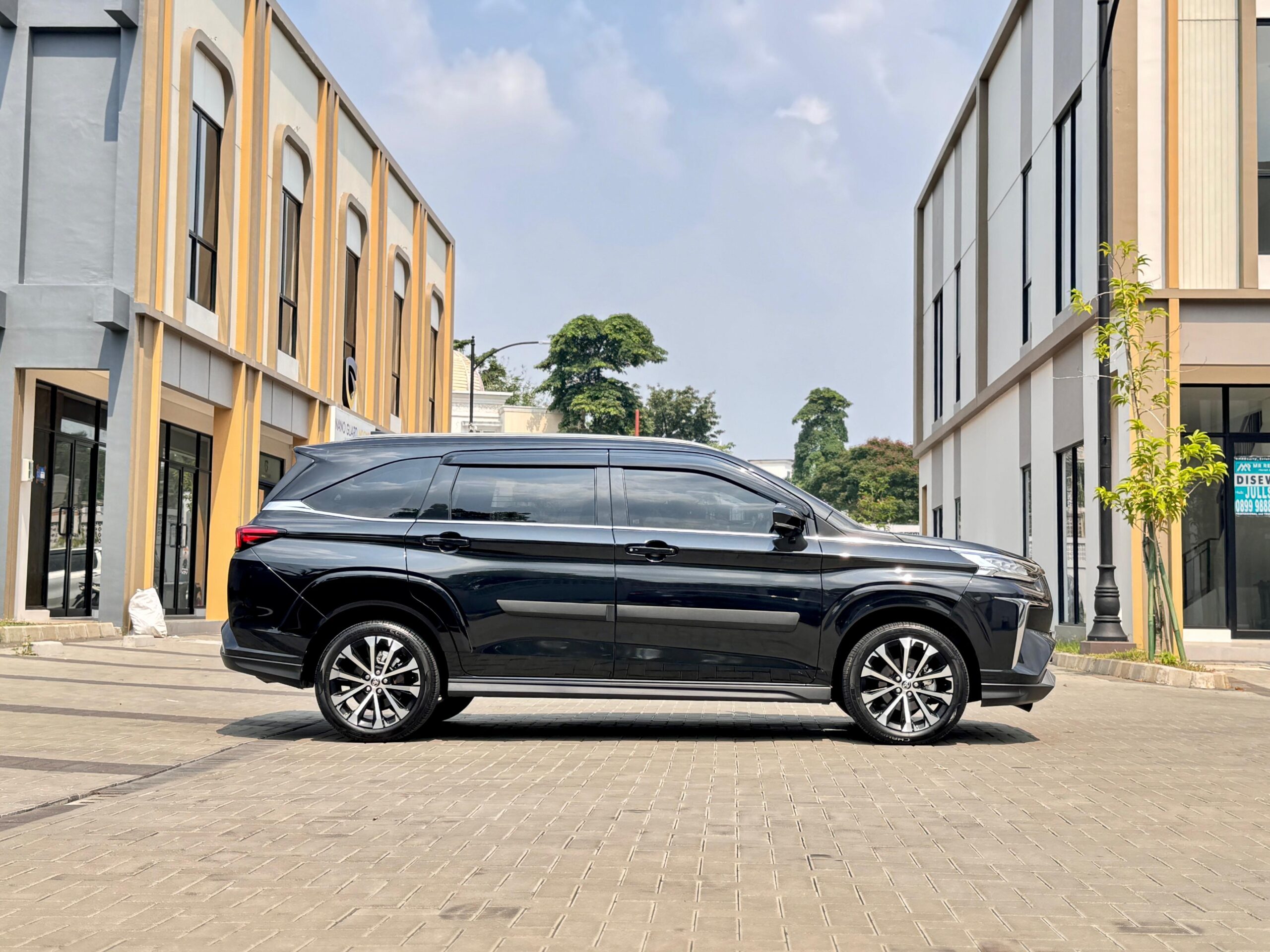 VELOZ Q CVT HITAM 2024 - Gambar 8
