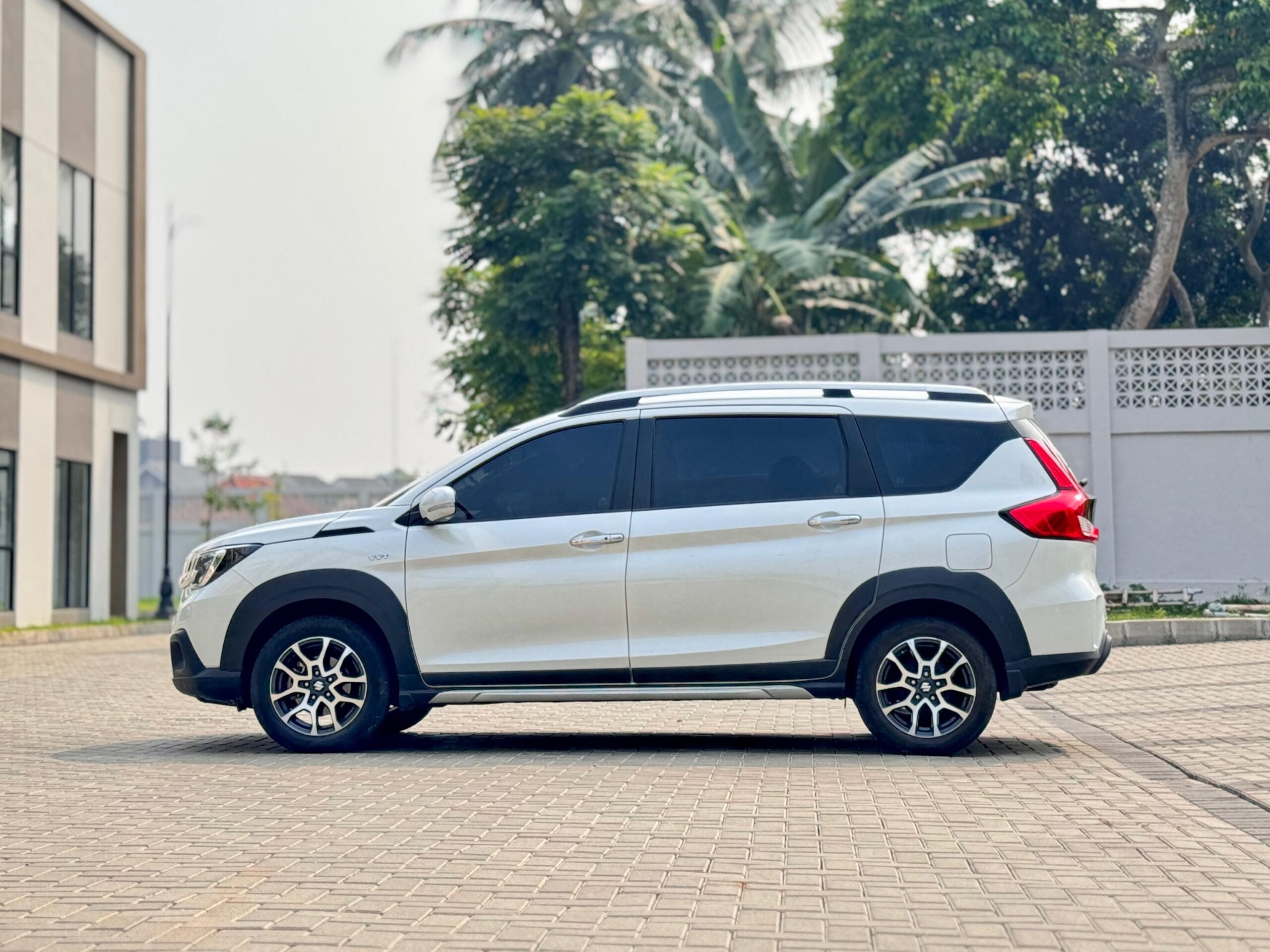 XL7 1.5 BETA PUTIH 2023 - Gambar 7