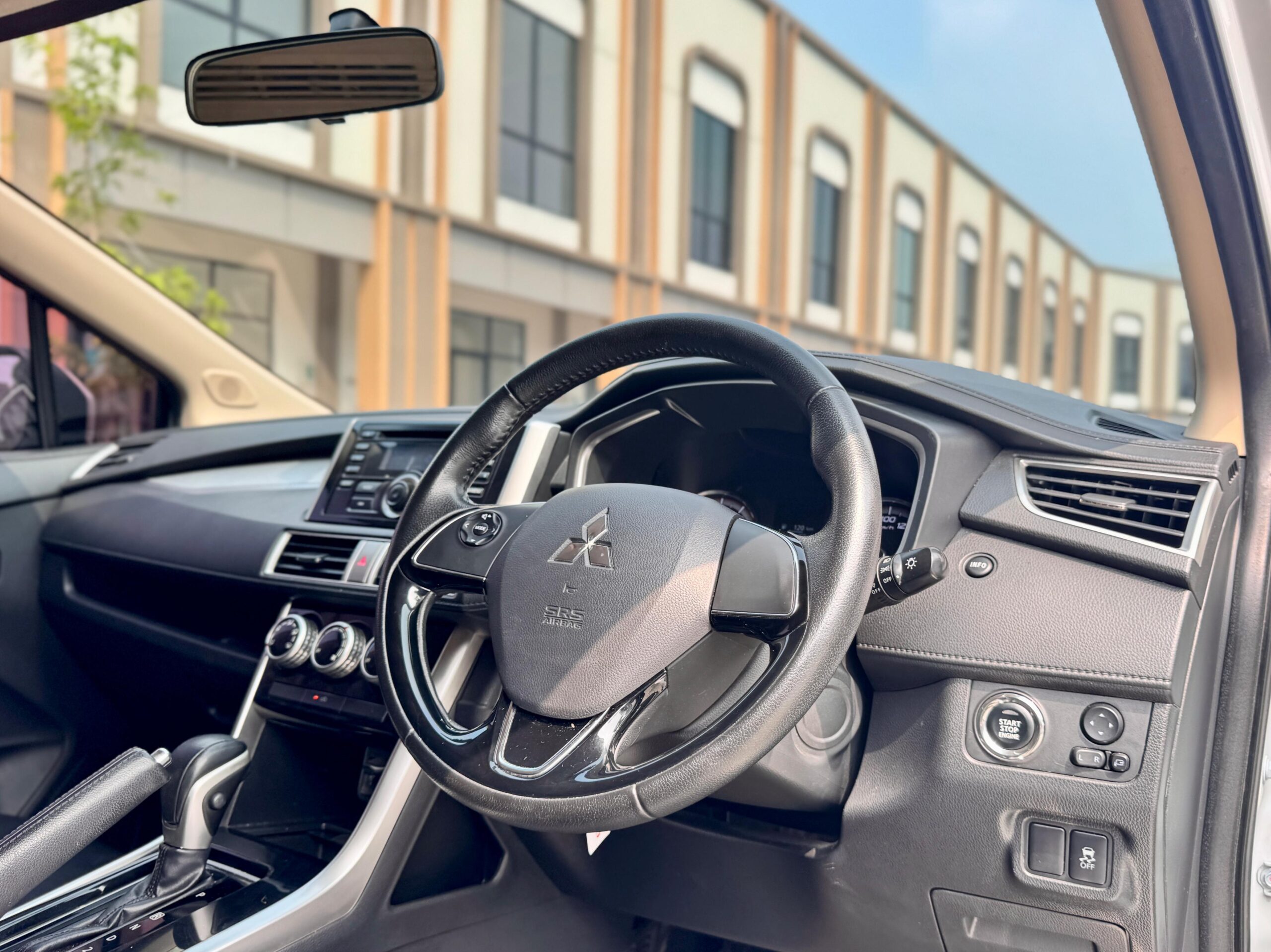 XPANDER 1.5 SPORT PUTIH 2018 - Gambar 11