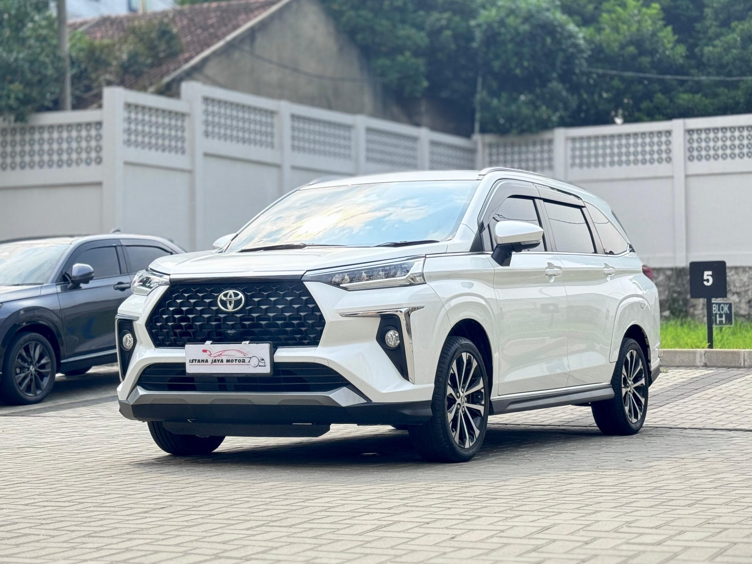 VELOZ Q TSS CVT PUTIH 2022 - Gambar 3