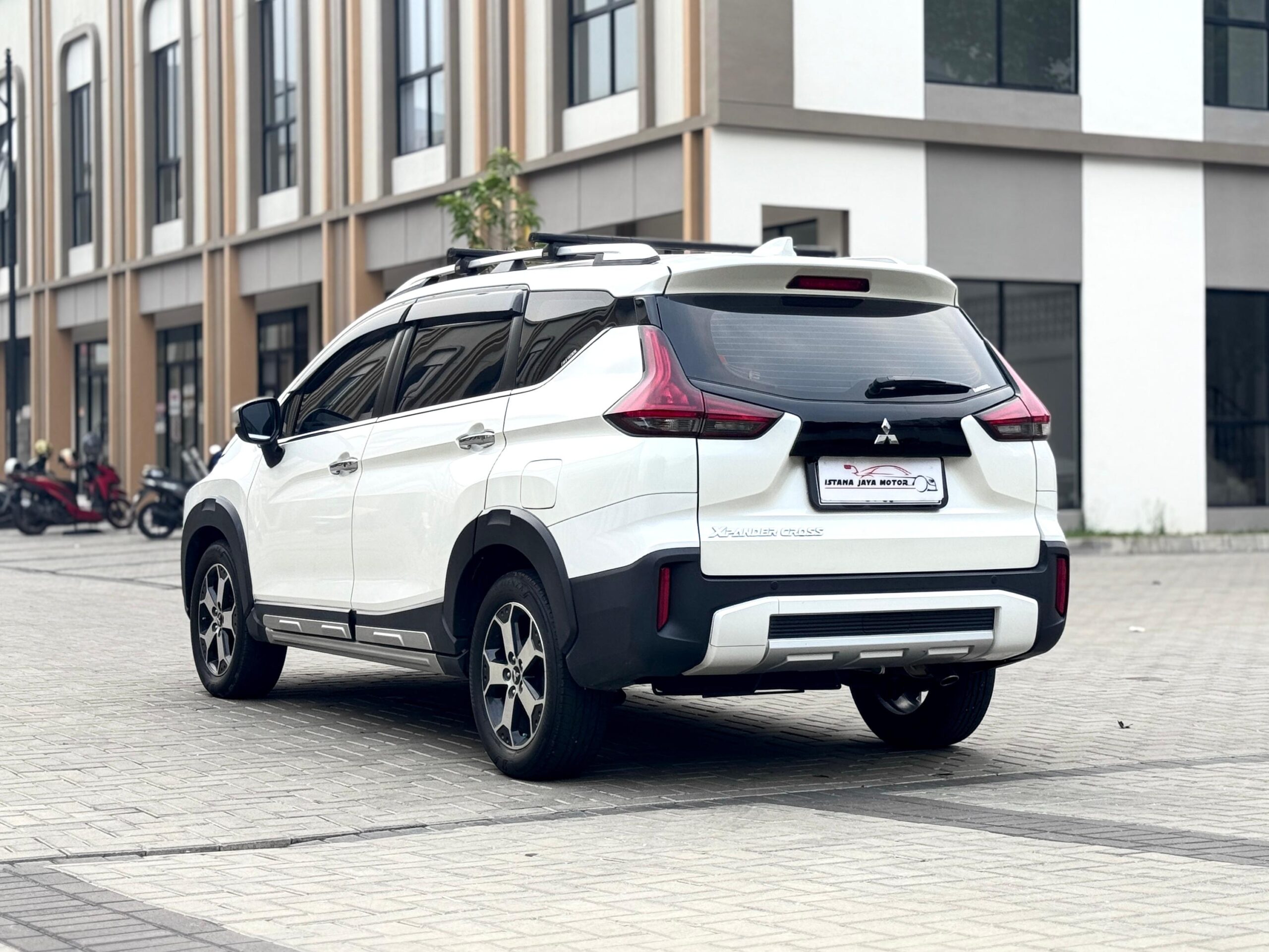 XPANDER 1.5 CROSS PREMIUM PUTIH 2021 - Gambar 5