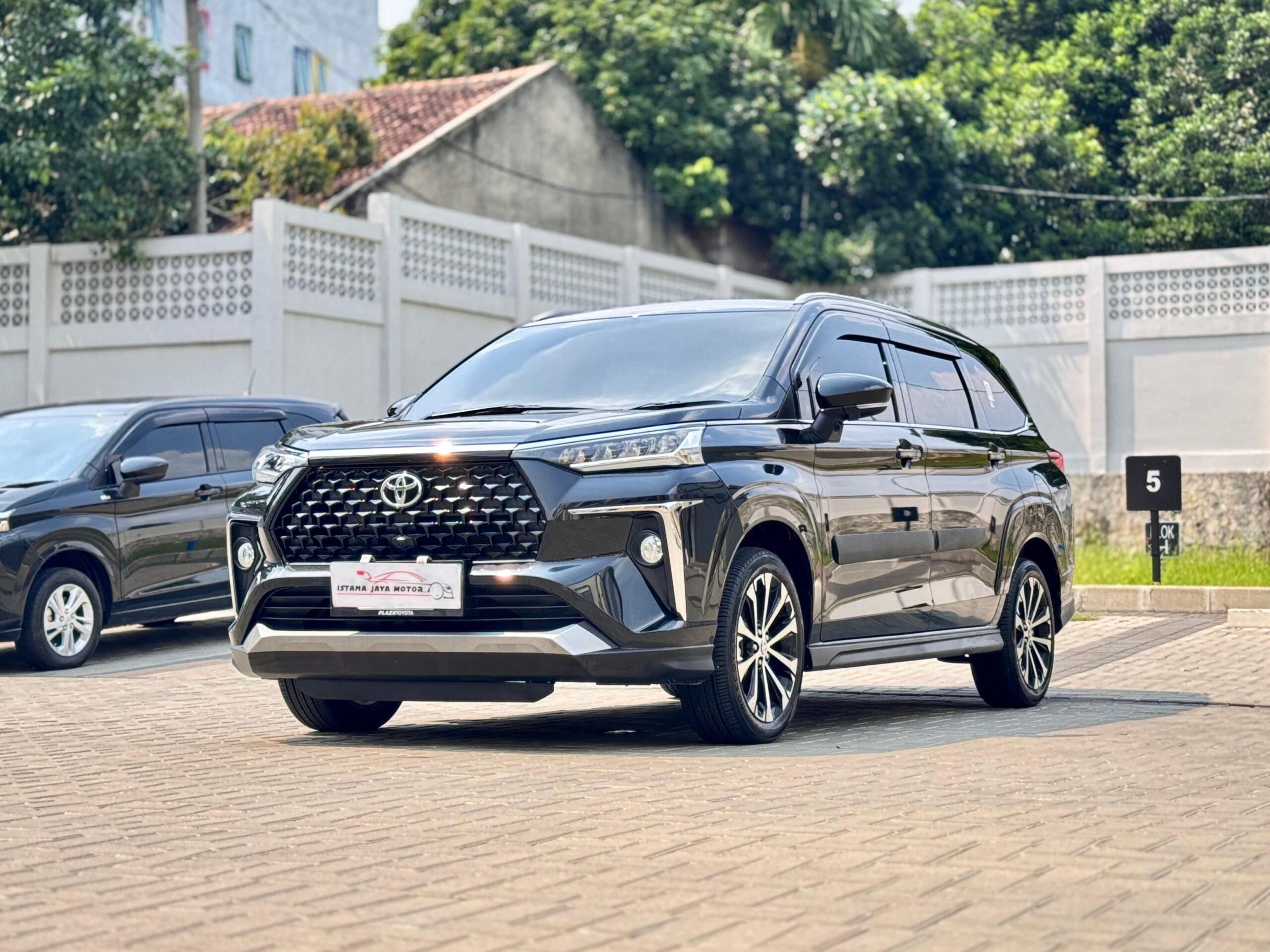 VELOZ Q CVT HITAM 2024 - Gambar 3