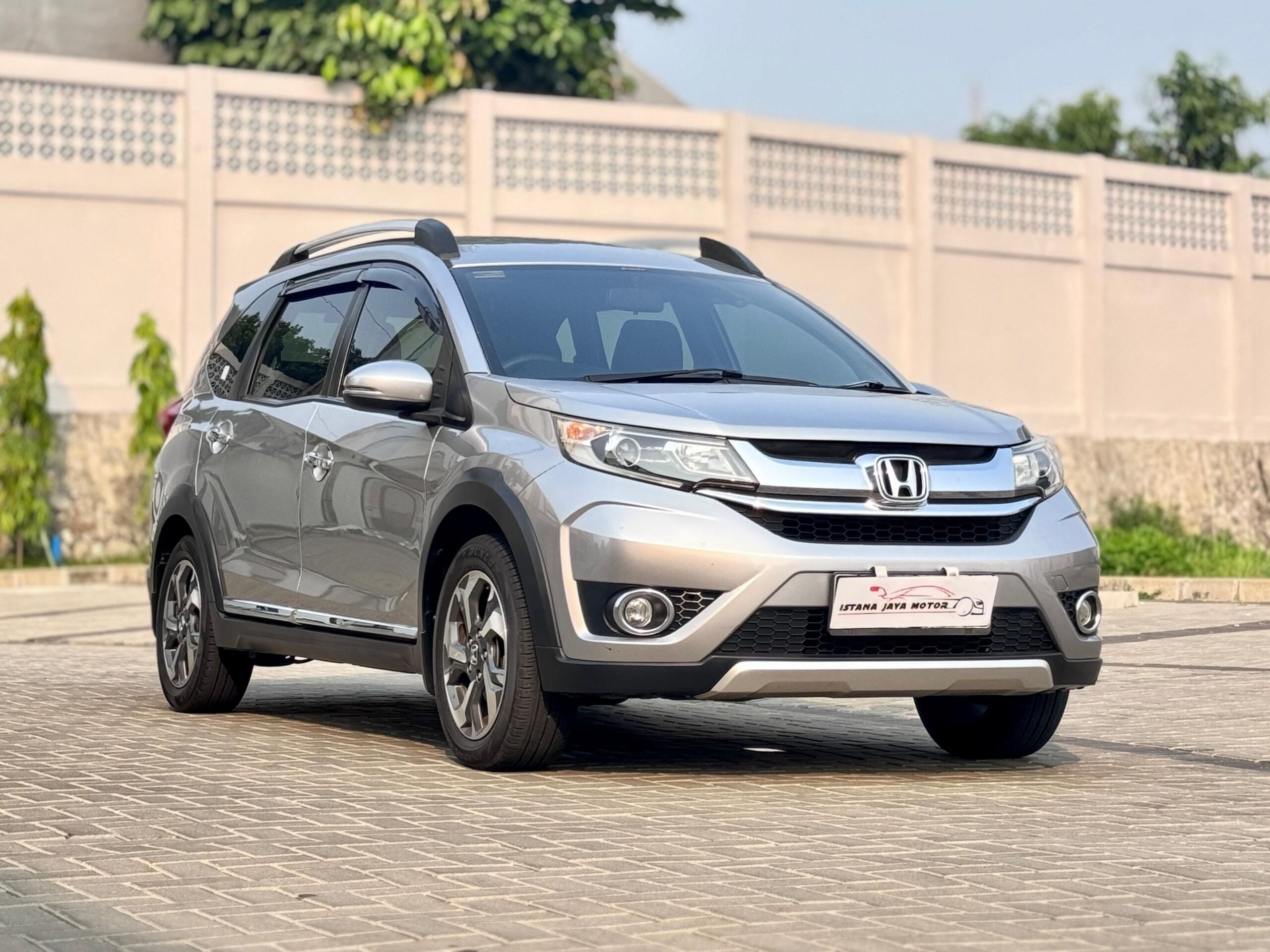 BRV 1.5 E CVT SILVER 2017 - Gambar 4