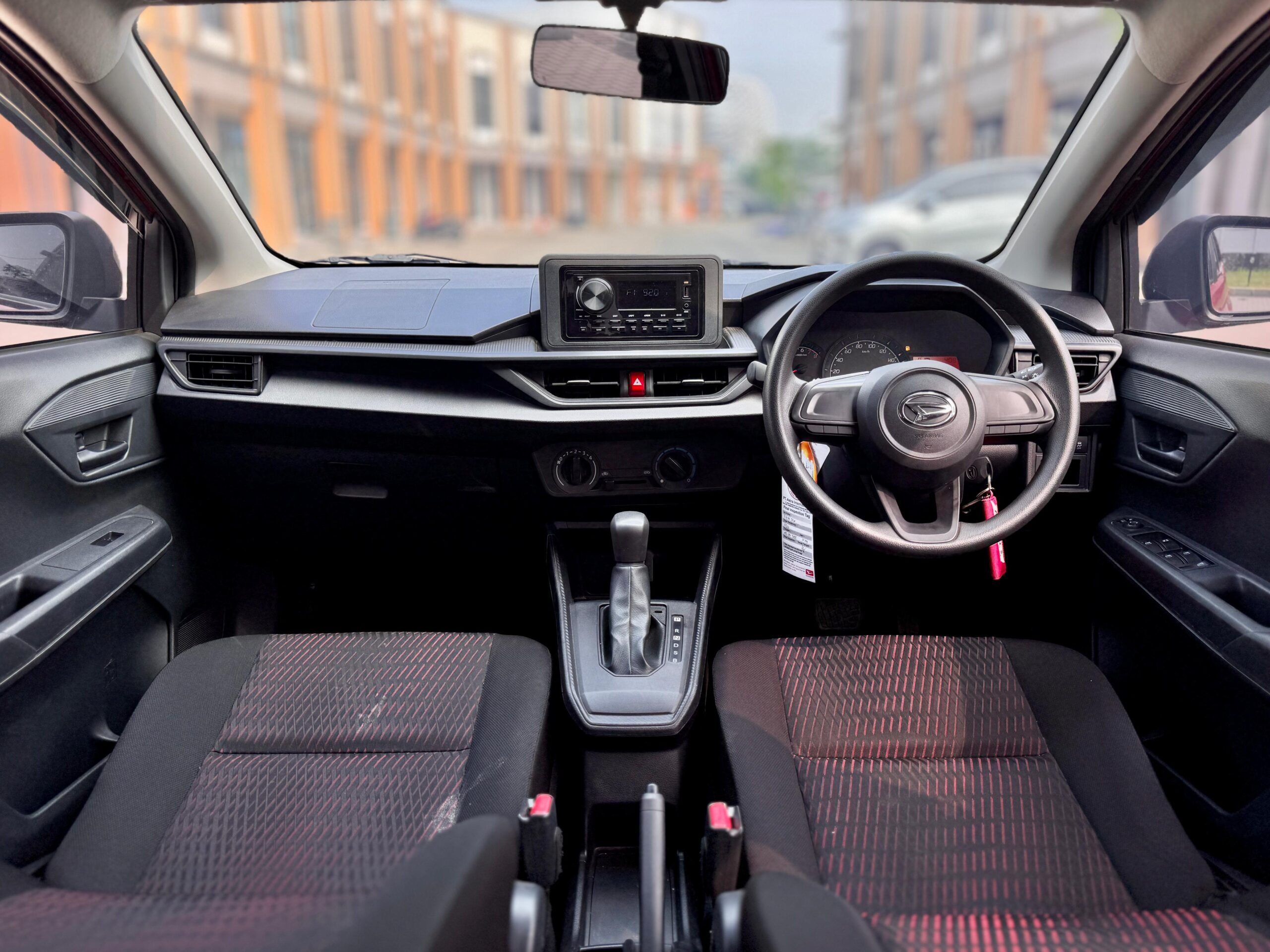 AYLA 1.0 X CVT MERAH 2023 - Gambar 10