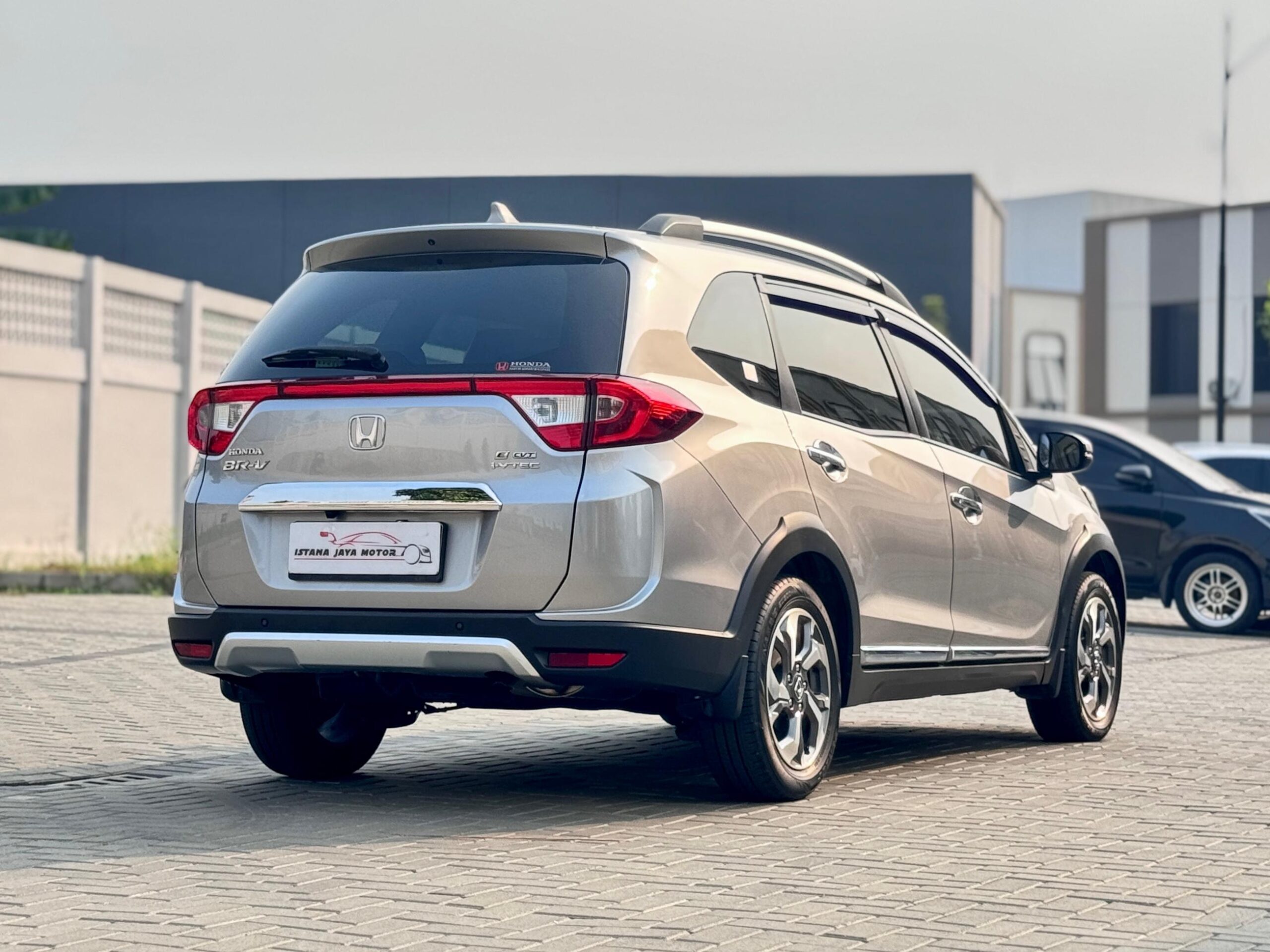 BRV 1.5 E CVT SILVER 2017 - Gambar 6