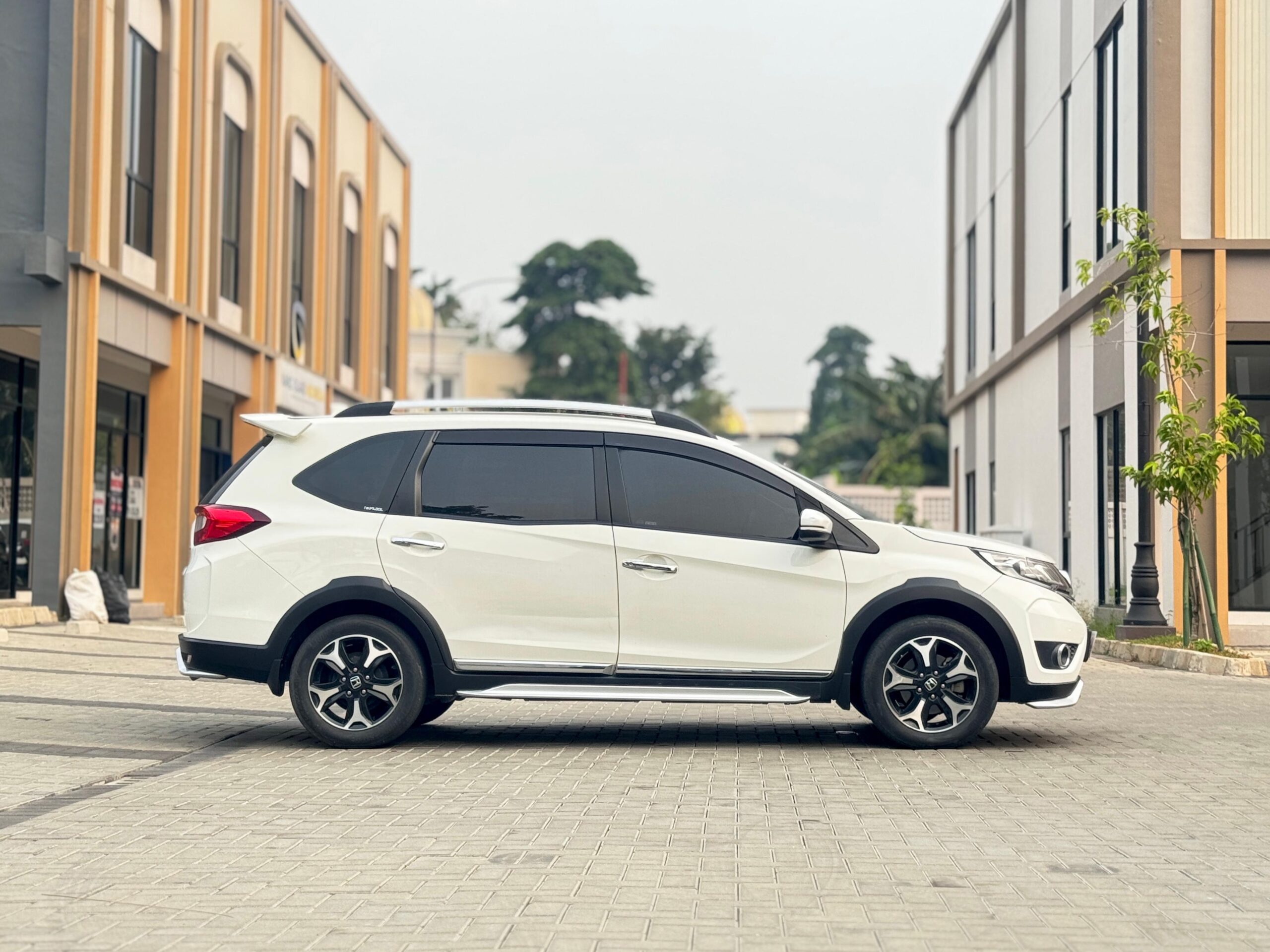 BRV 1.5 E PRESTIGE PUTIH 2018 - Gambar 8