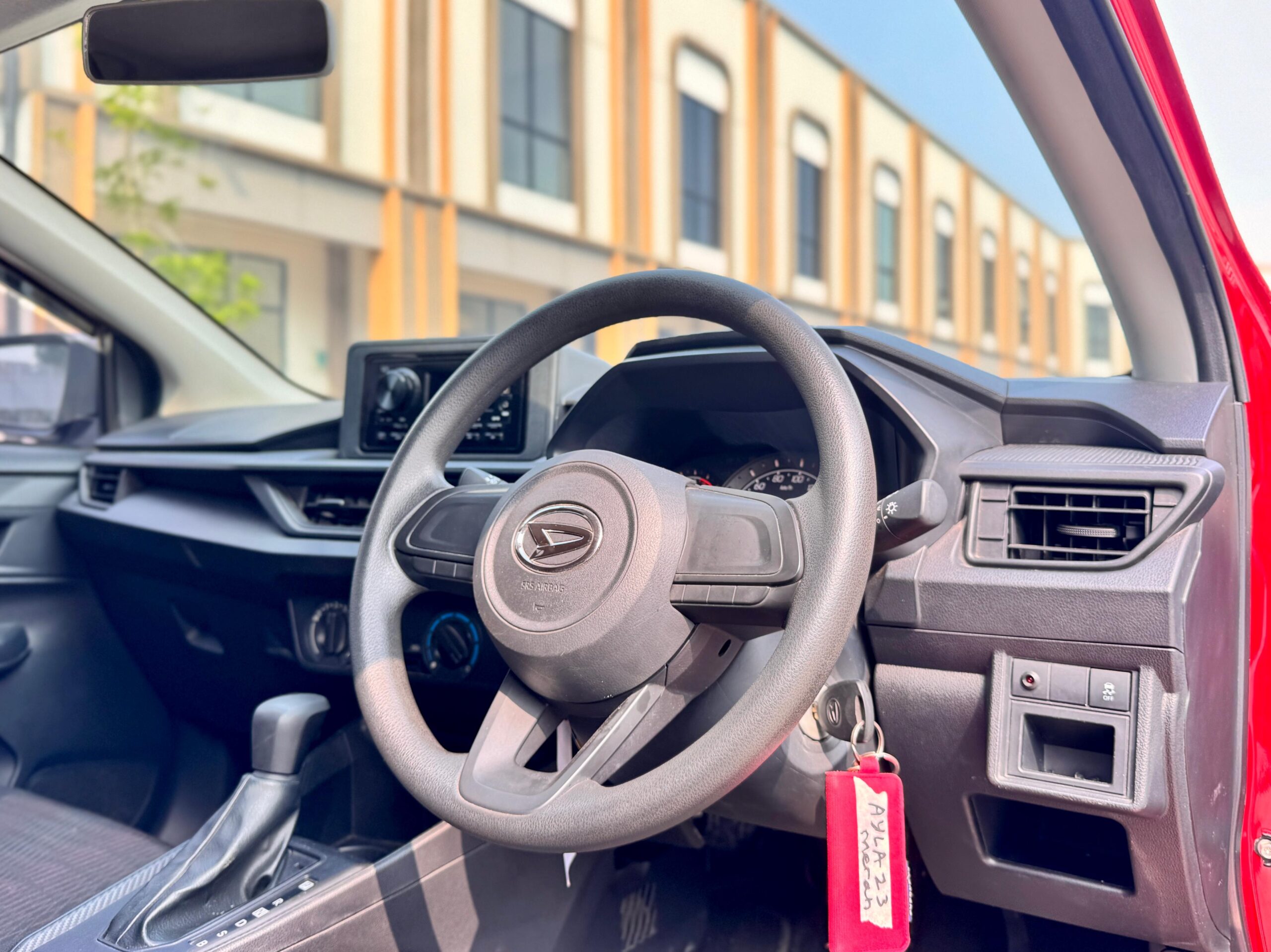 AYLA 1.0 X CVT MERAH 2023 - Gambar 11
