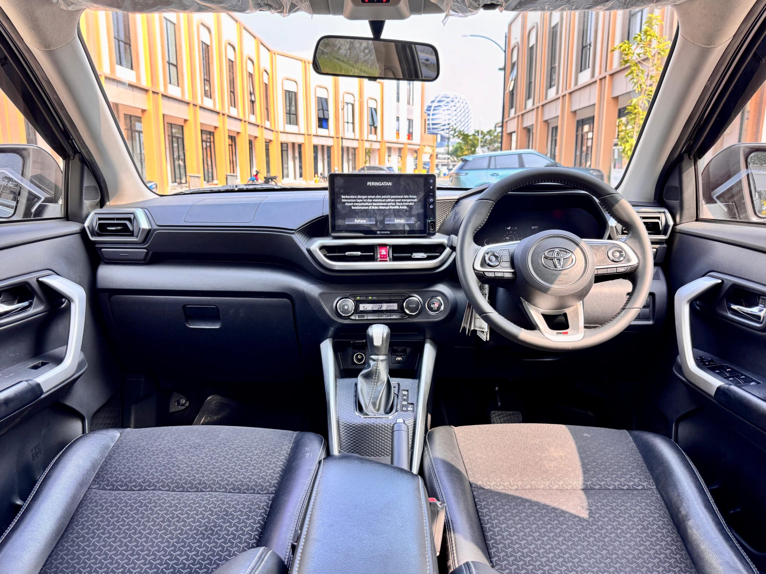 RAIZE 1.0T GR SPORT AT HITAM 2022 - Gambar 10