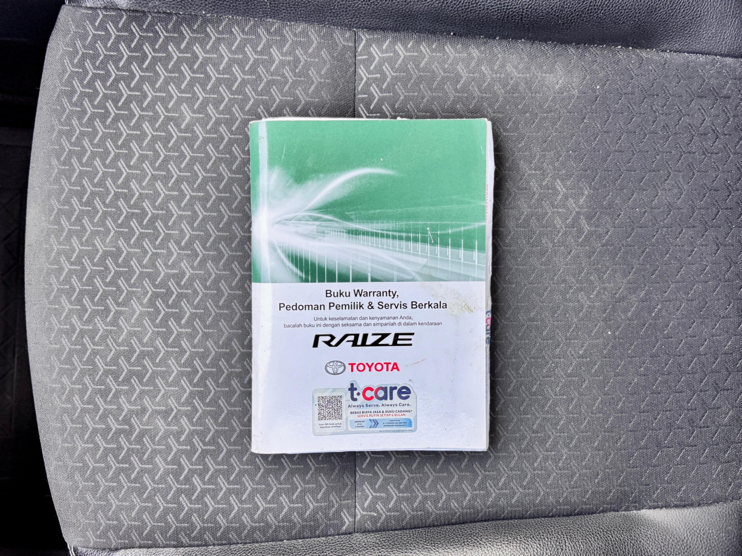 RAIZE 1.0T GR SPORT AT HITAM 2022 - Gambar 16