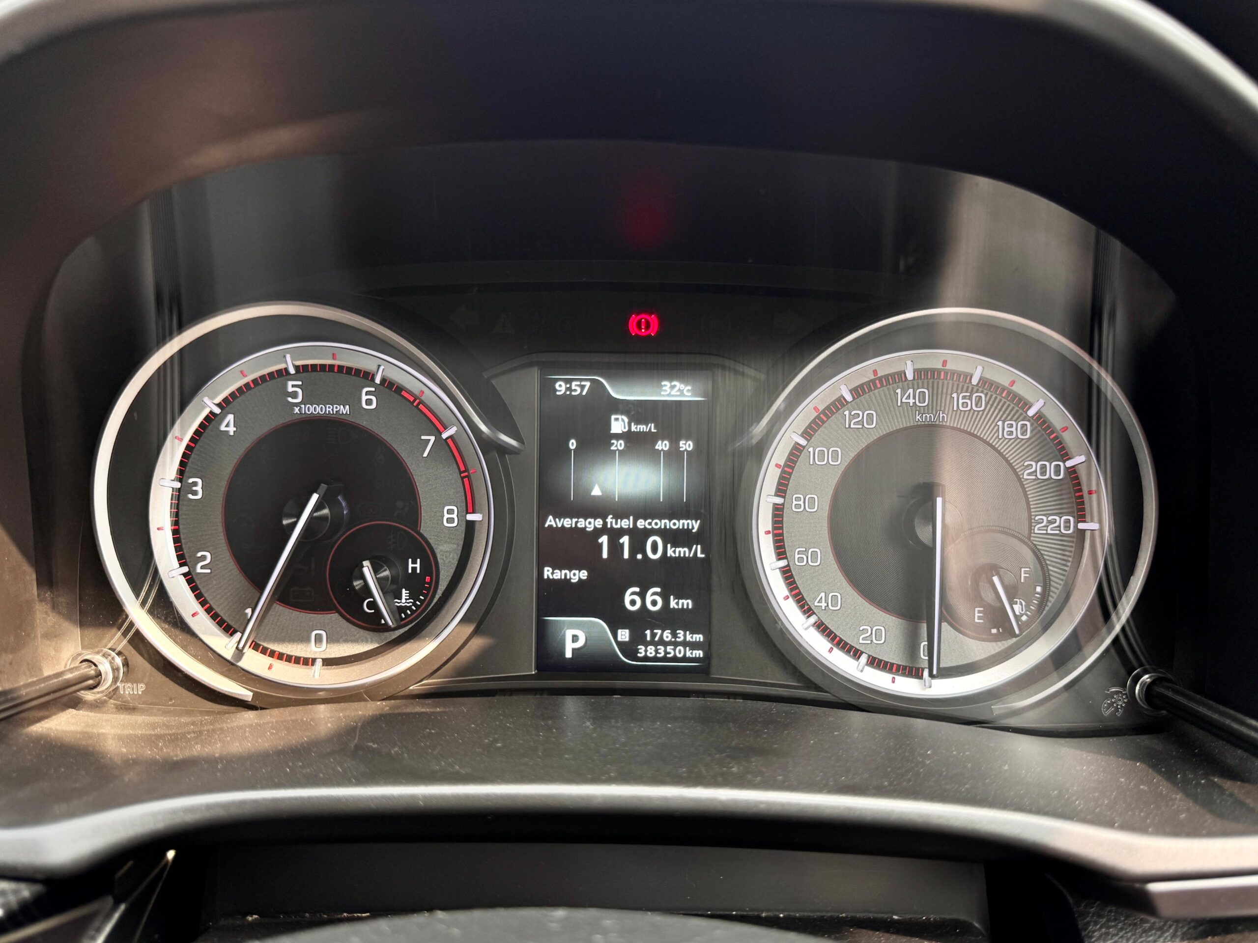 XL7 1.5 BETA PUTIH 2023 - Gambar 9
