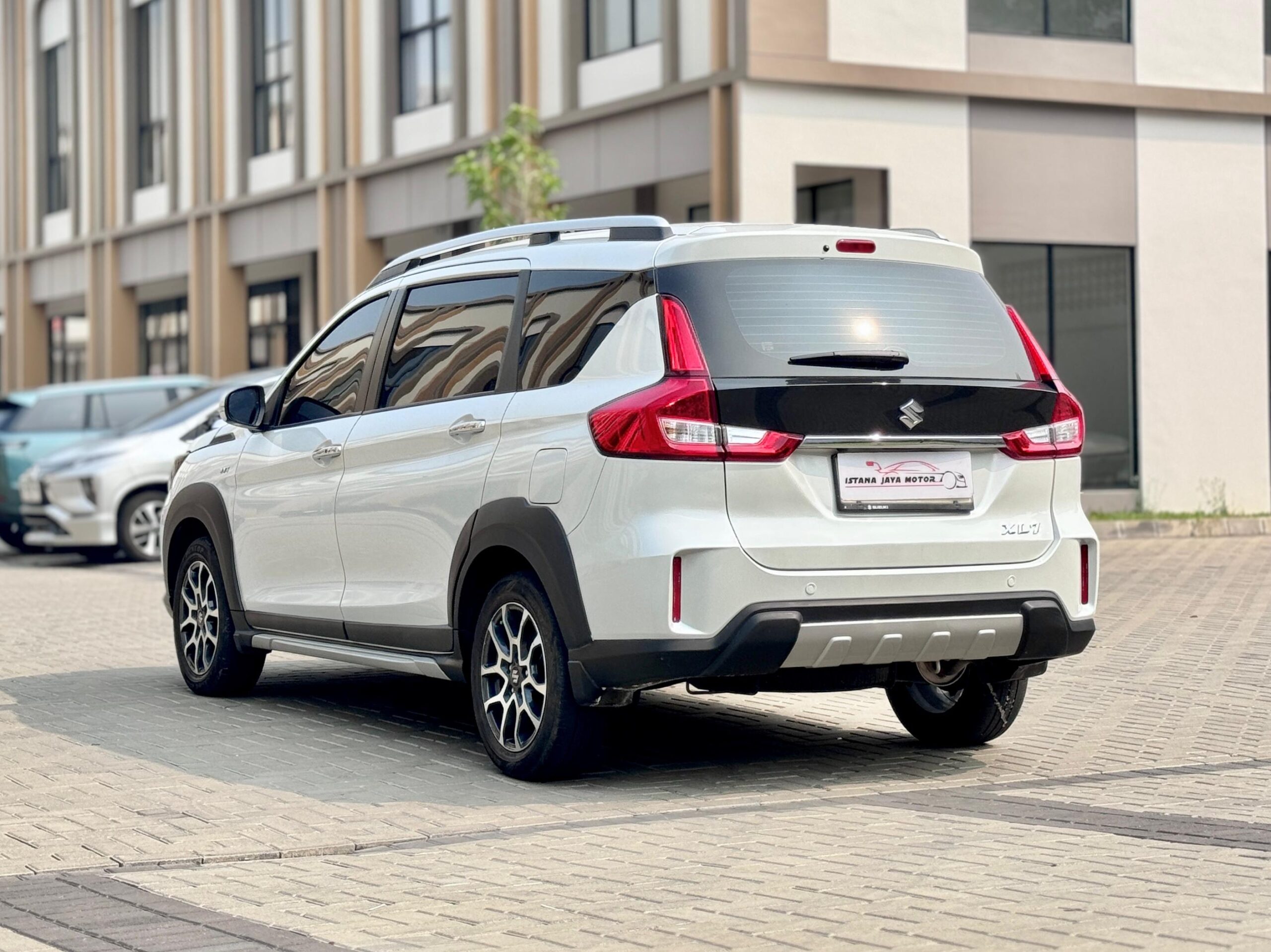 XL7 1.5 BETA PUTIH 2023 - Gambar 5