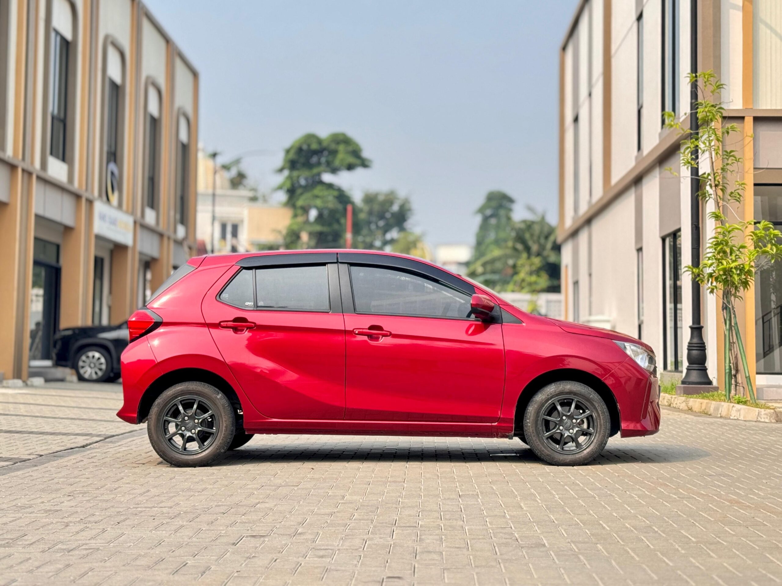 AYLA 1.0 X CVT MERAH 2023 - Gambar 8
