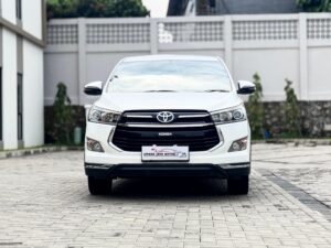 INNOVA VENTURER 2.4 AT PUTIH 2019