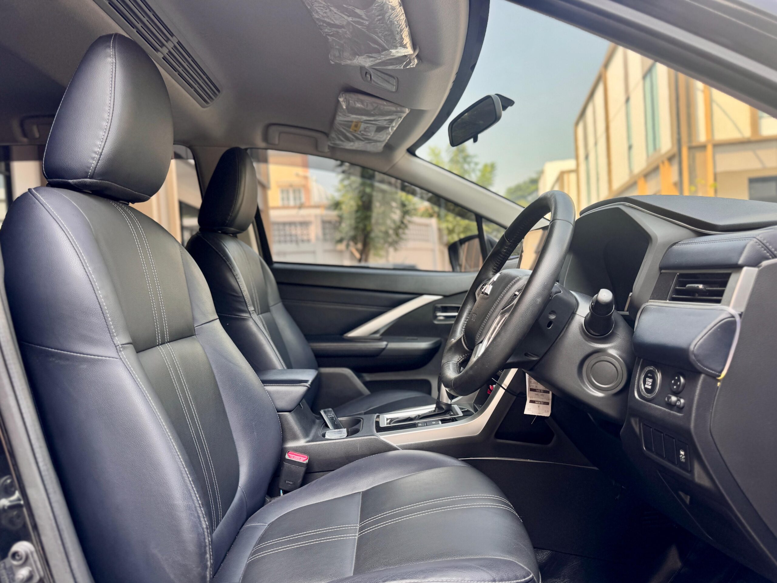 XPANDER CROSS PREMIUM CVT HITAM 2024 - Gambar 13