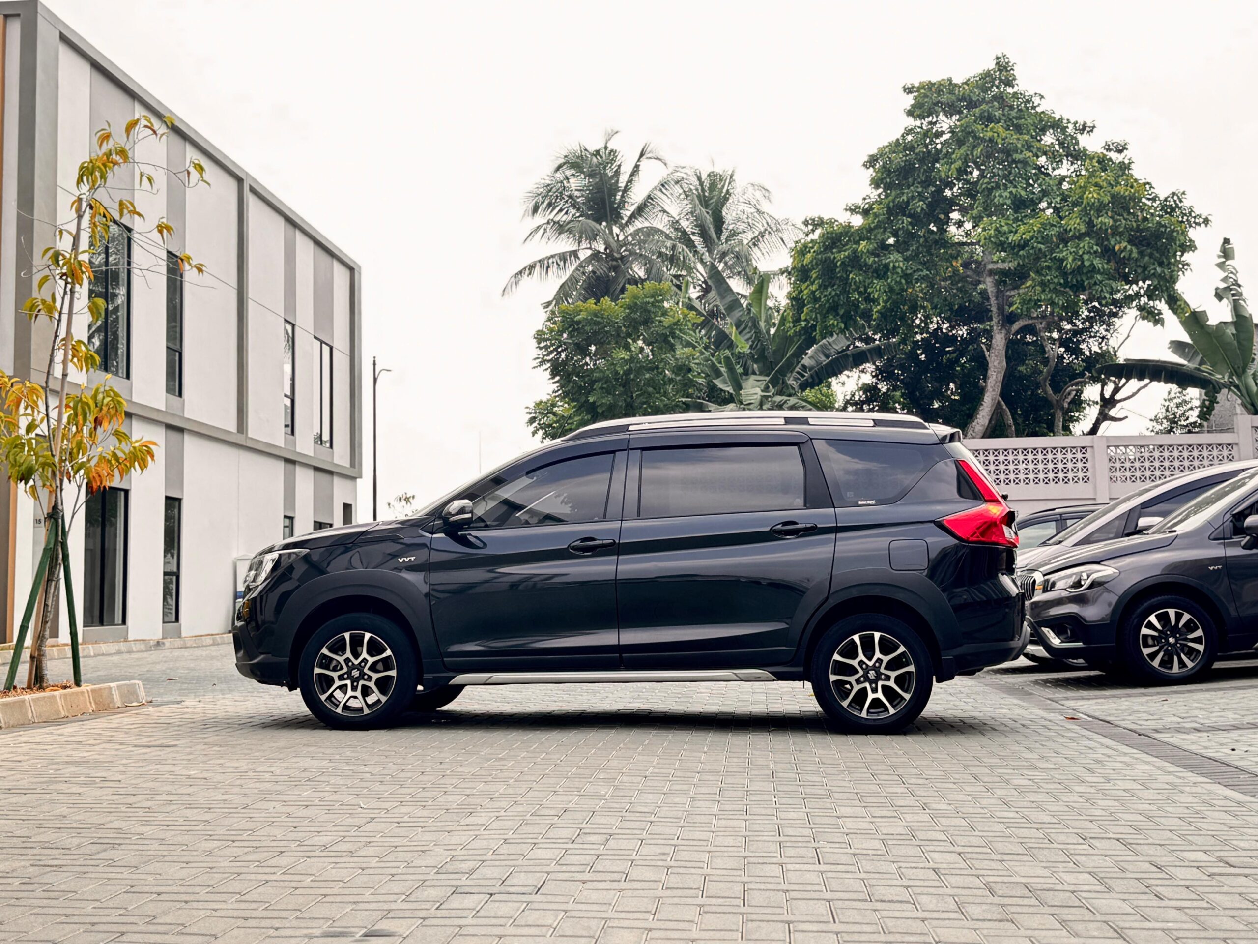 XL7 ZETA AT HITAM 2023 - Gambar 7