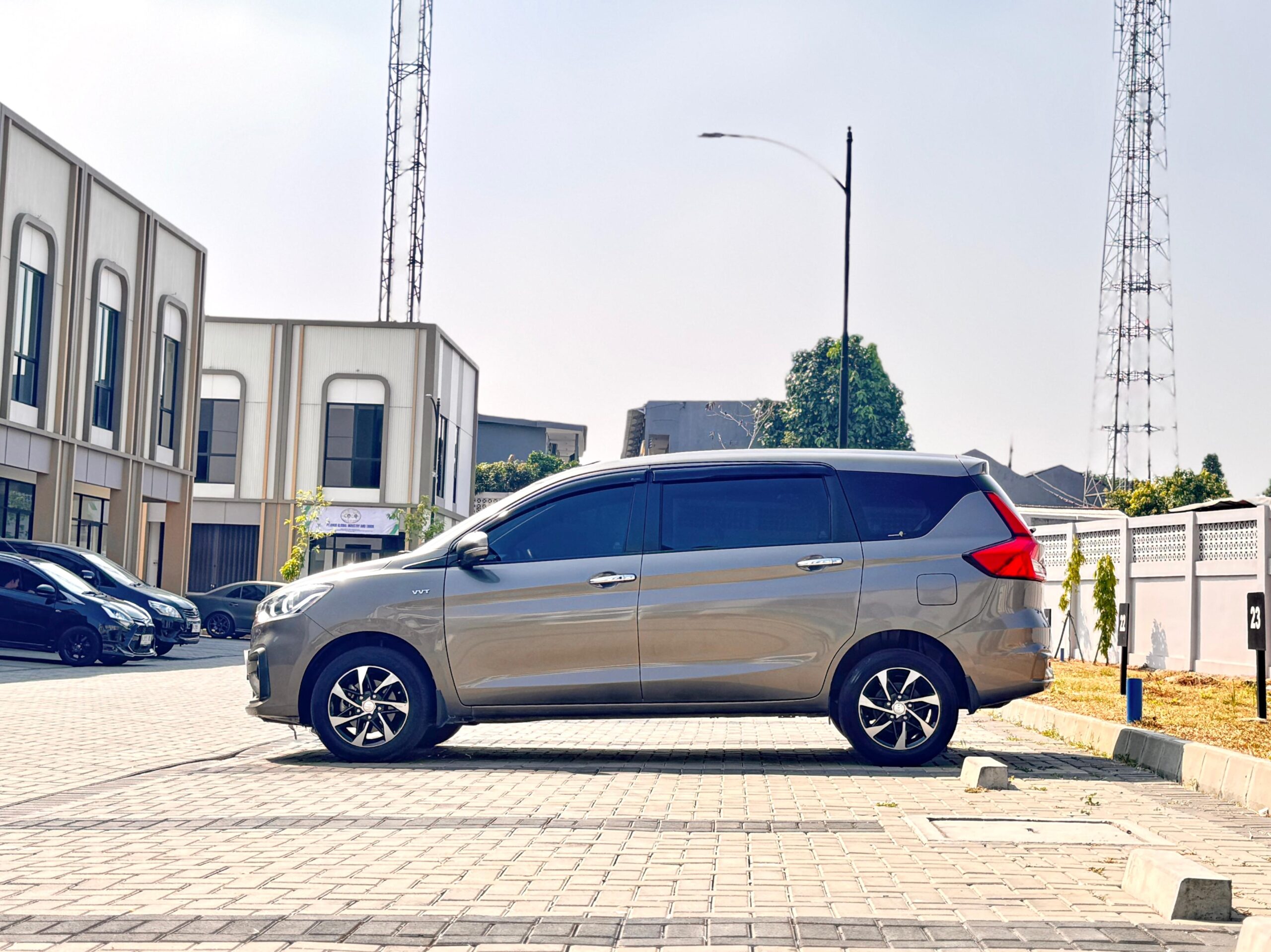 ERTIGA GX HYBRID AT ABU 2022 - Gambar 7