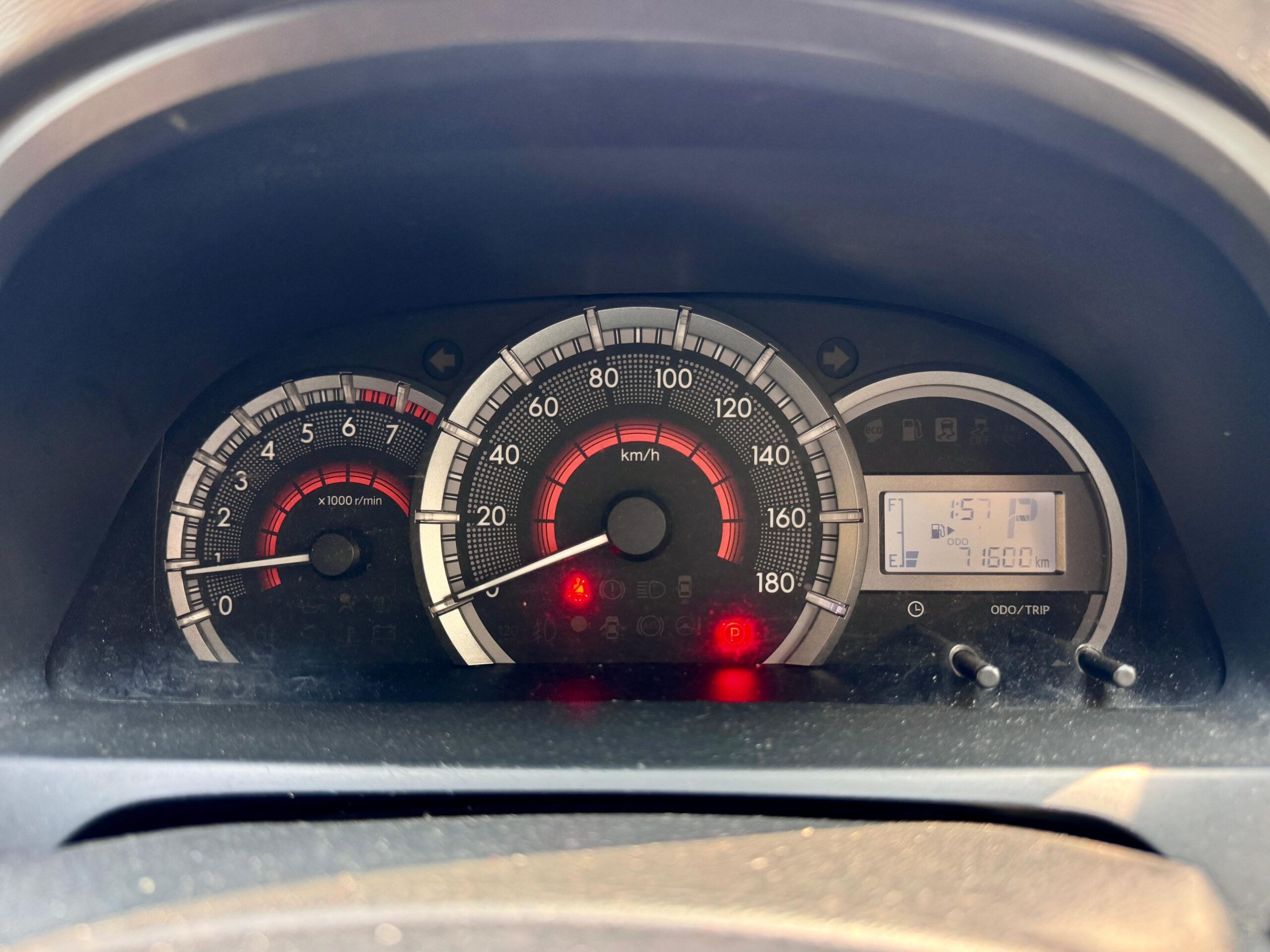 AVANZA 1.3 E AT HITAM 2018 - Gambar 9