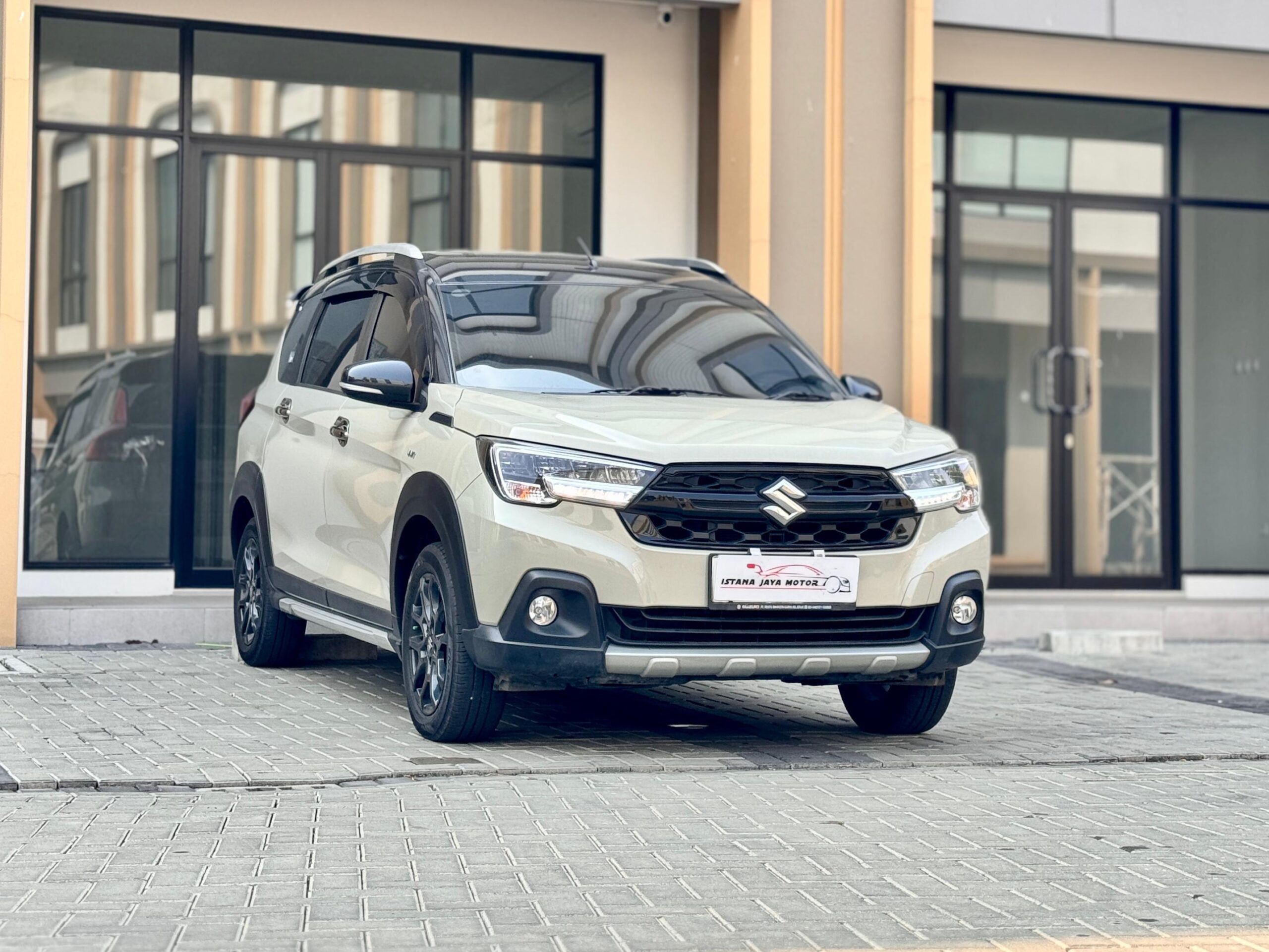 XL7 ALPHA HYBRID AT SANDKHAKI 2023 - Gambar 4