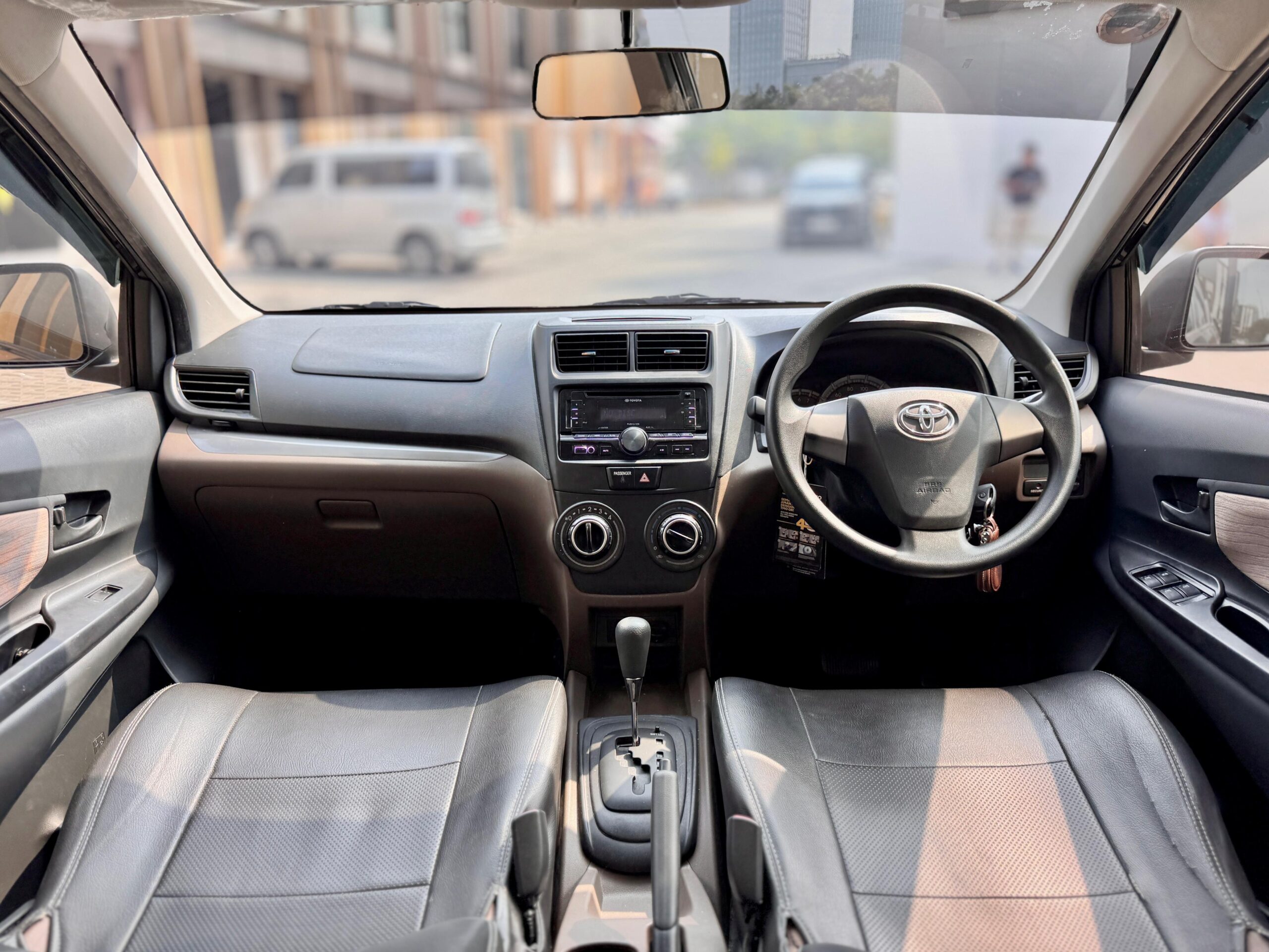AVANZA 1.3 E AT HITAM 2018 - Gambar 10