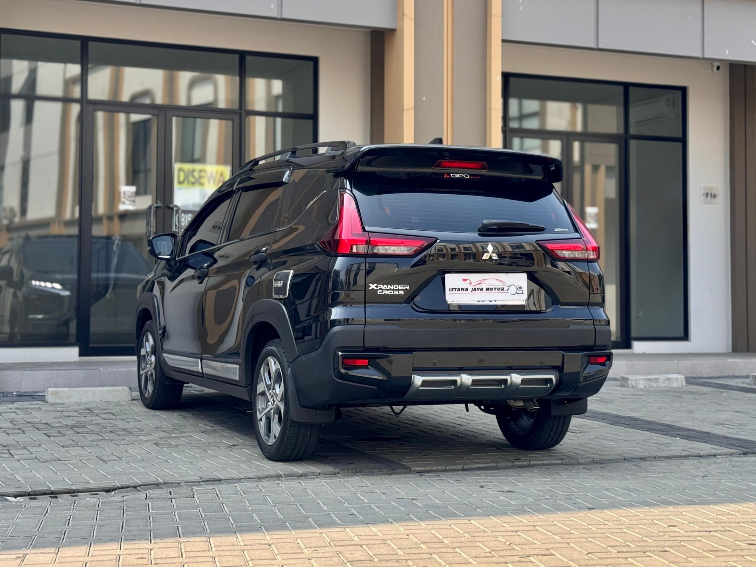 XPANDER CROSS PREMIUM CVT HITAM 2024 - Gambar 6