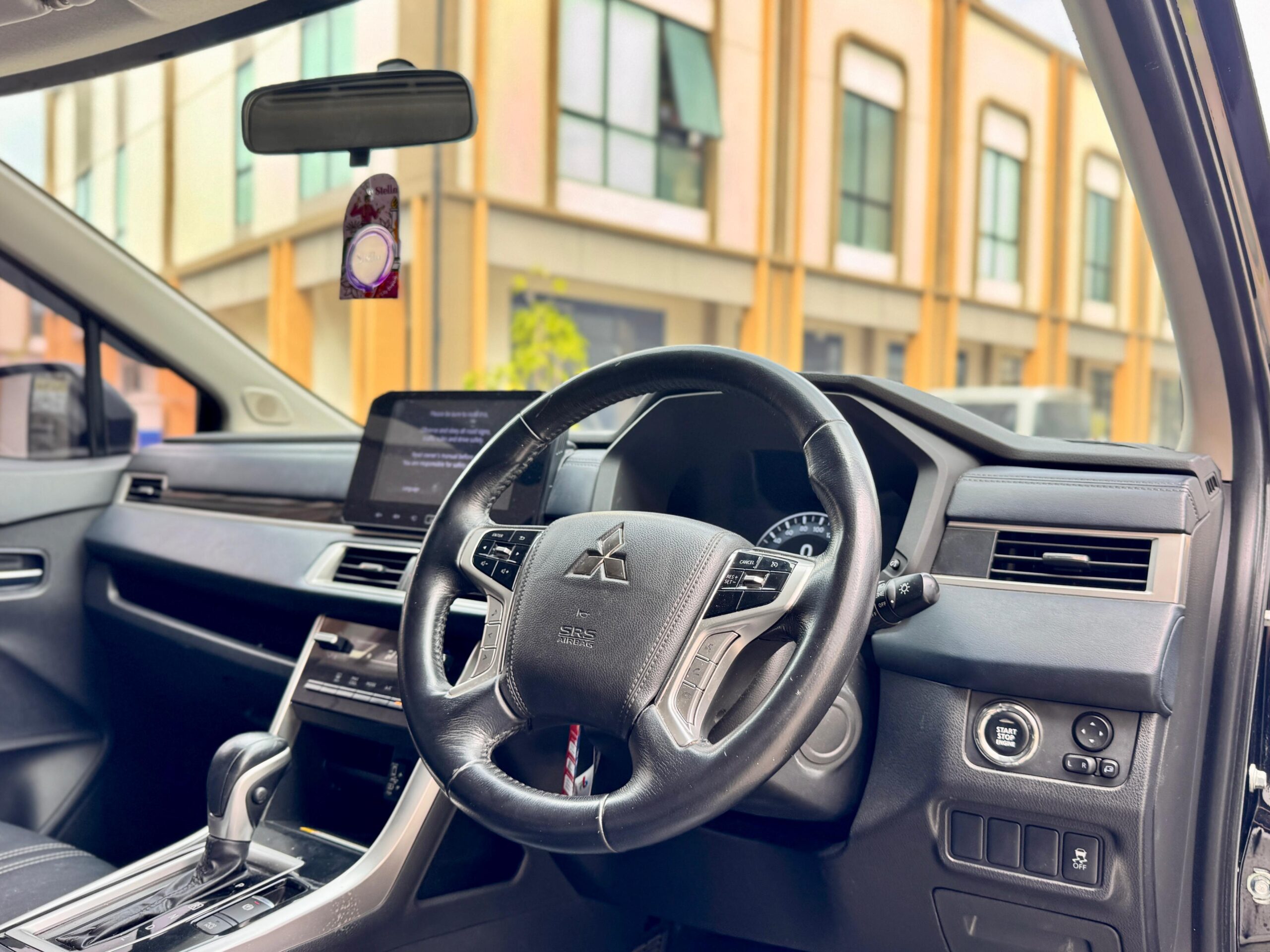 XPANDER CROSS PREMIUM CVT HITAM 2022 - Gambar 11