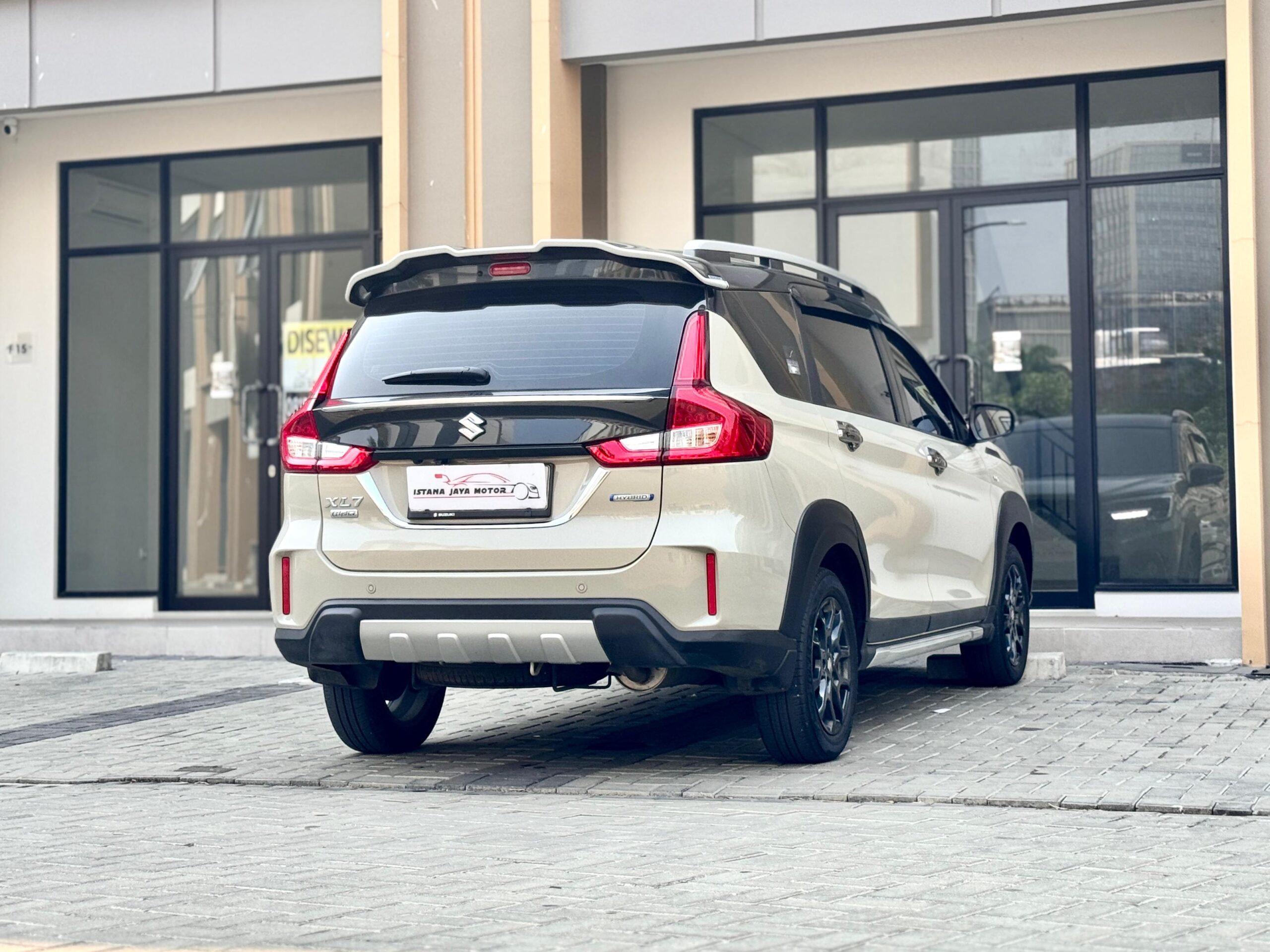 XL7 ALPHA HYBRID AT SANDKHAKI 2023 - Gambar 5