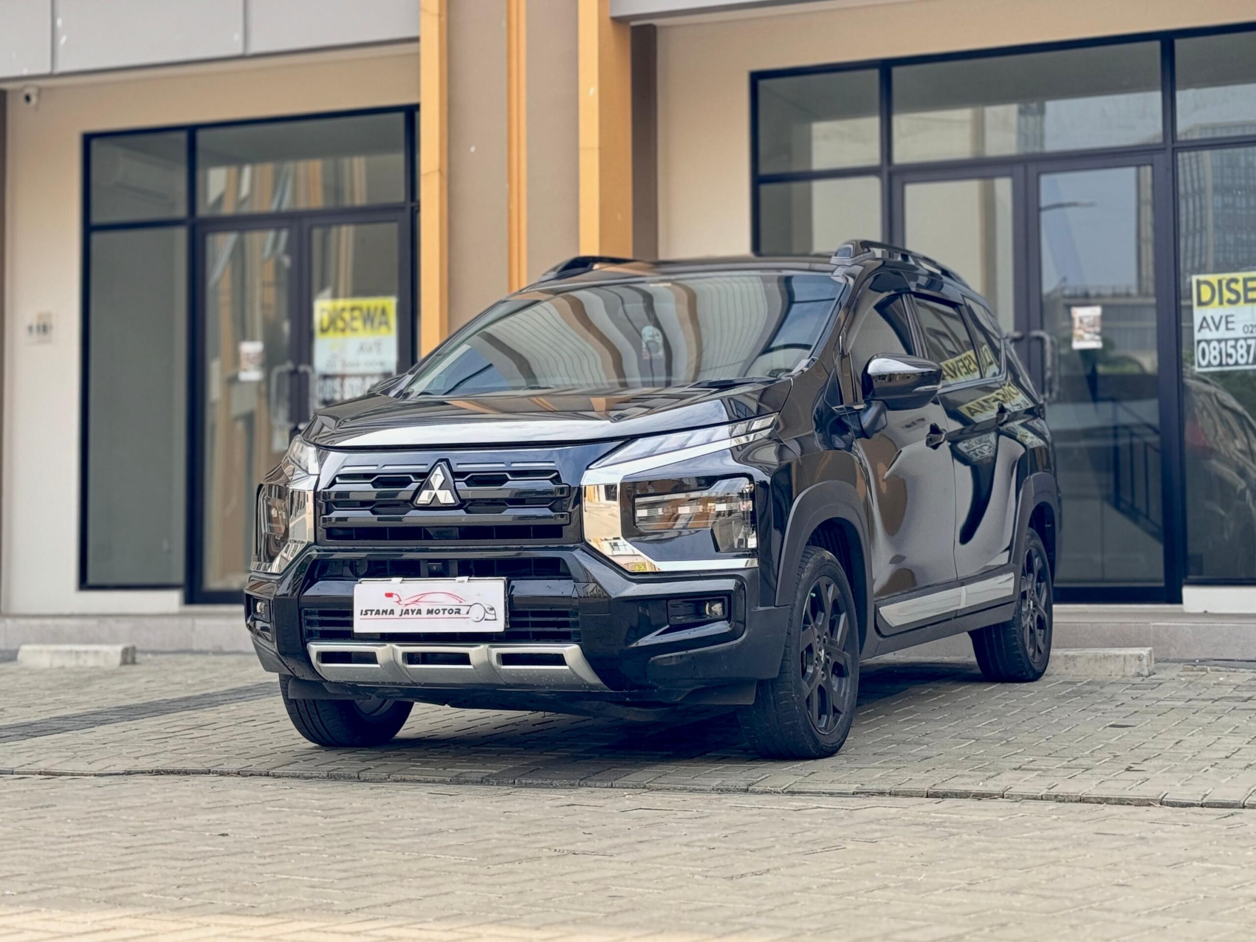 XPANDER CROSS PREMIUM CVT HITAM 2022 - Gambar 3