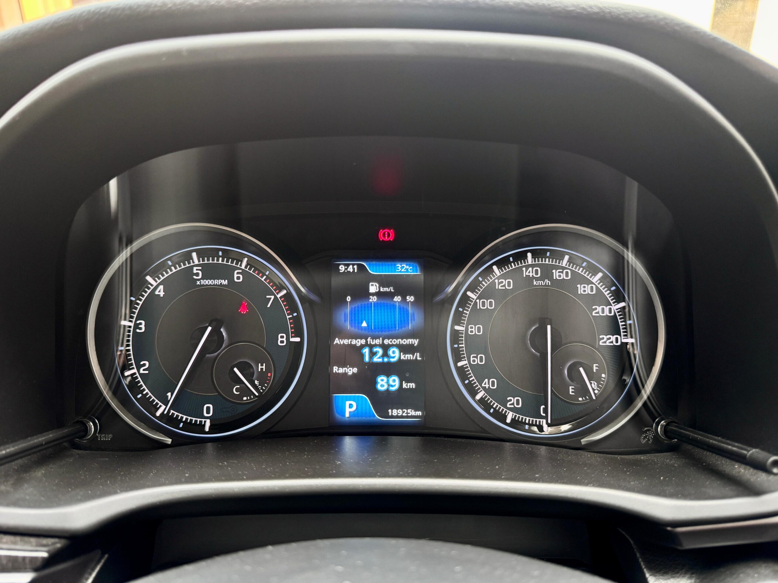 XL7 ALPHA HYBRID AT SANDKHAKI 2023 - Gambar 9