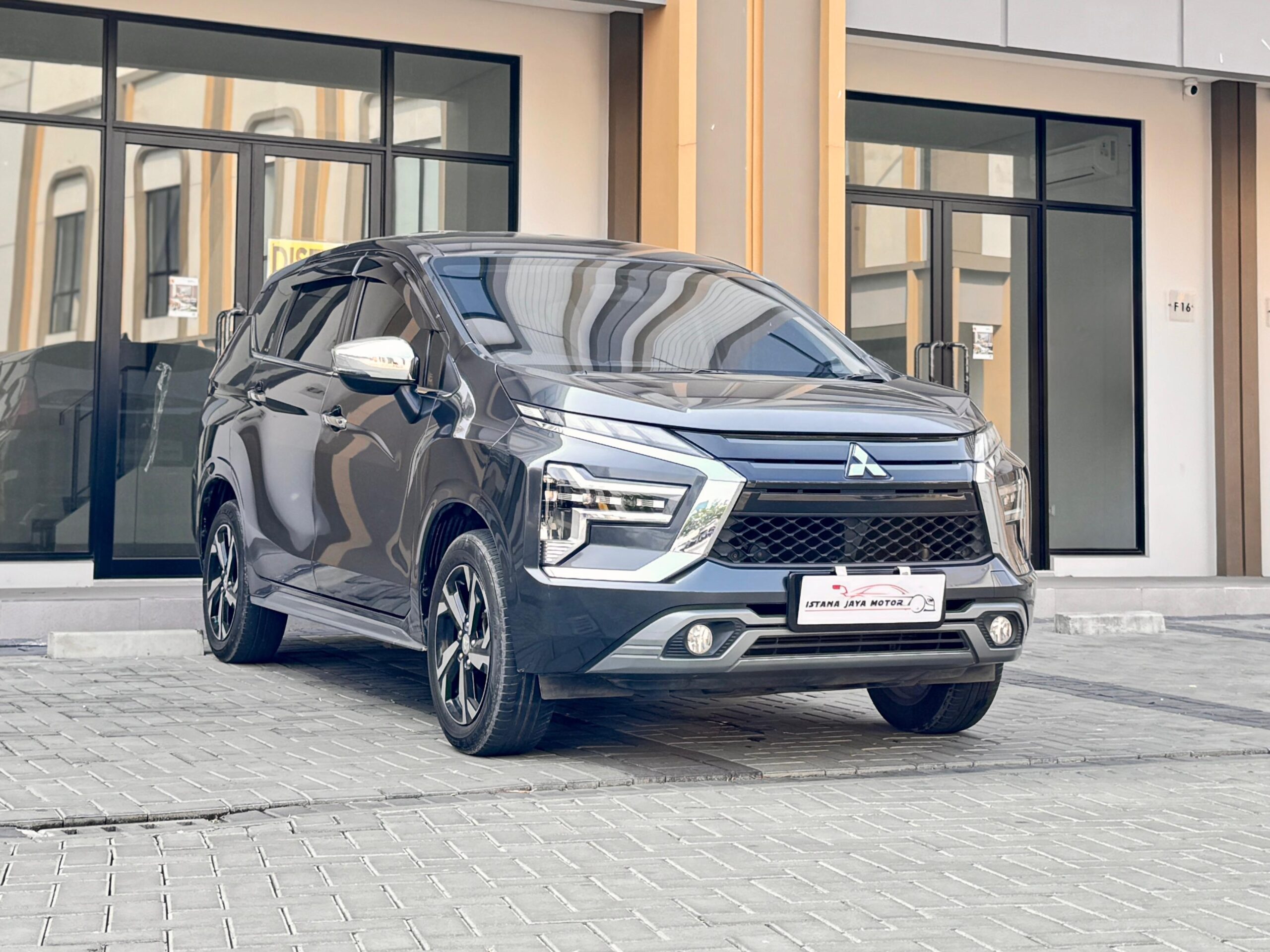 XPANDER ULTIMATE CVT ABU 2022 - Gambar 4