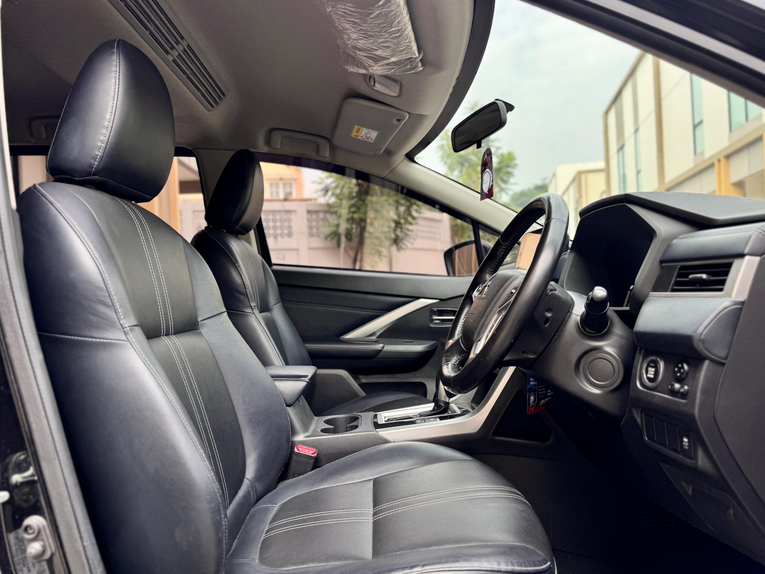 XPANDER CROSS PREMIUM CVT HITAM 2022 - Gambar 13