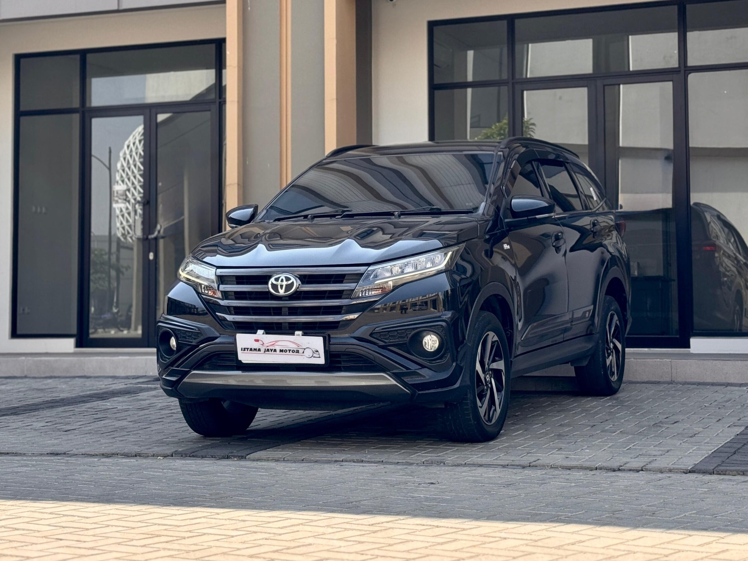 RUSH GR SPORT AT HITAM 2022 - Gambar 3