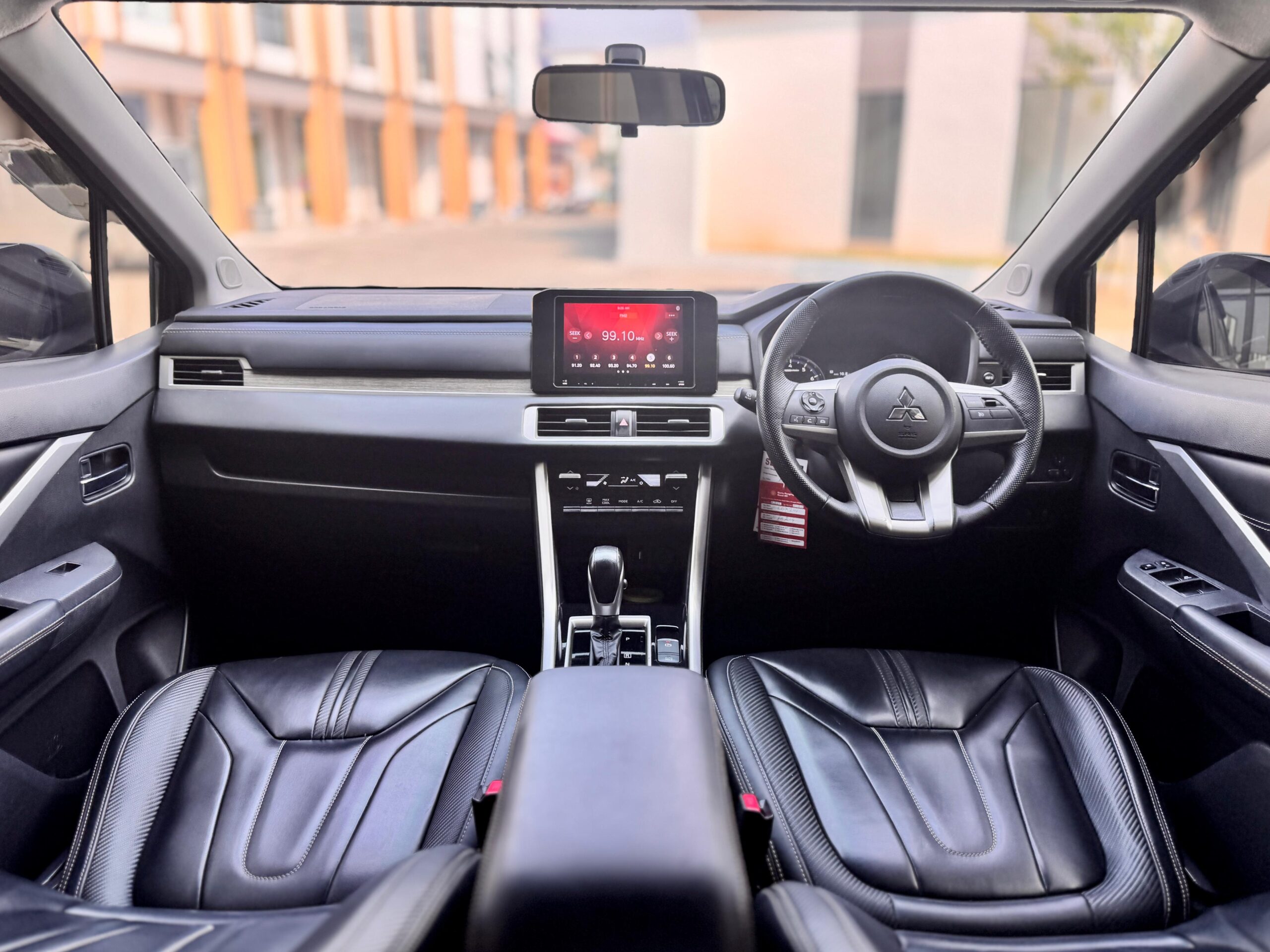 XPANDER ULTIMATE CVT ABU 2022 - Gambar 10