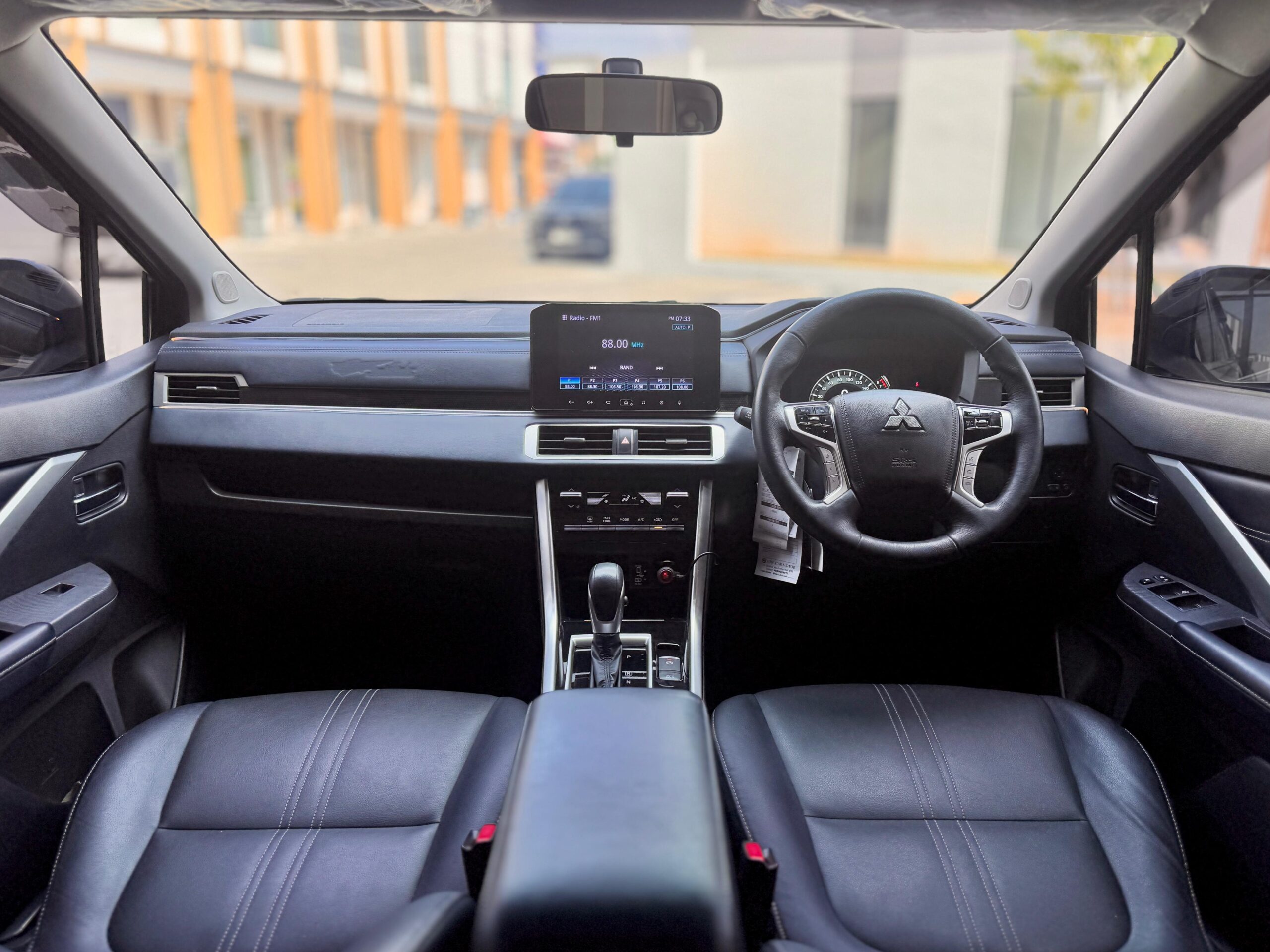 XPANDER CROSS PREMIUM CVT HITAM 2024 - Gambar 10