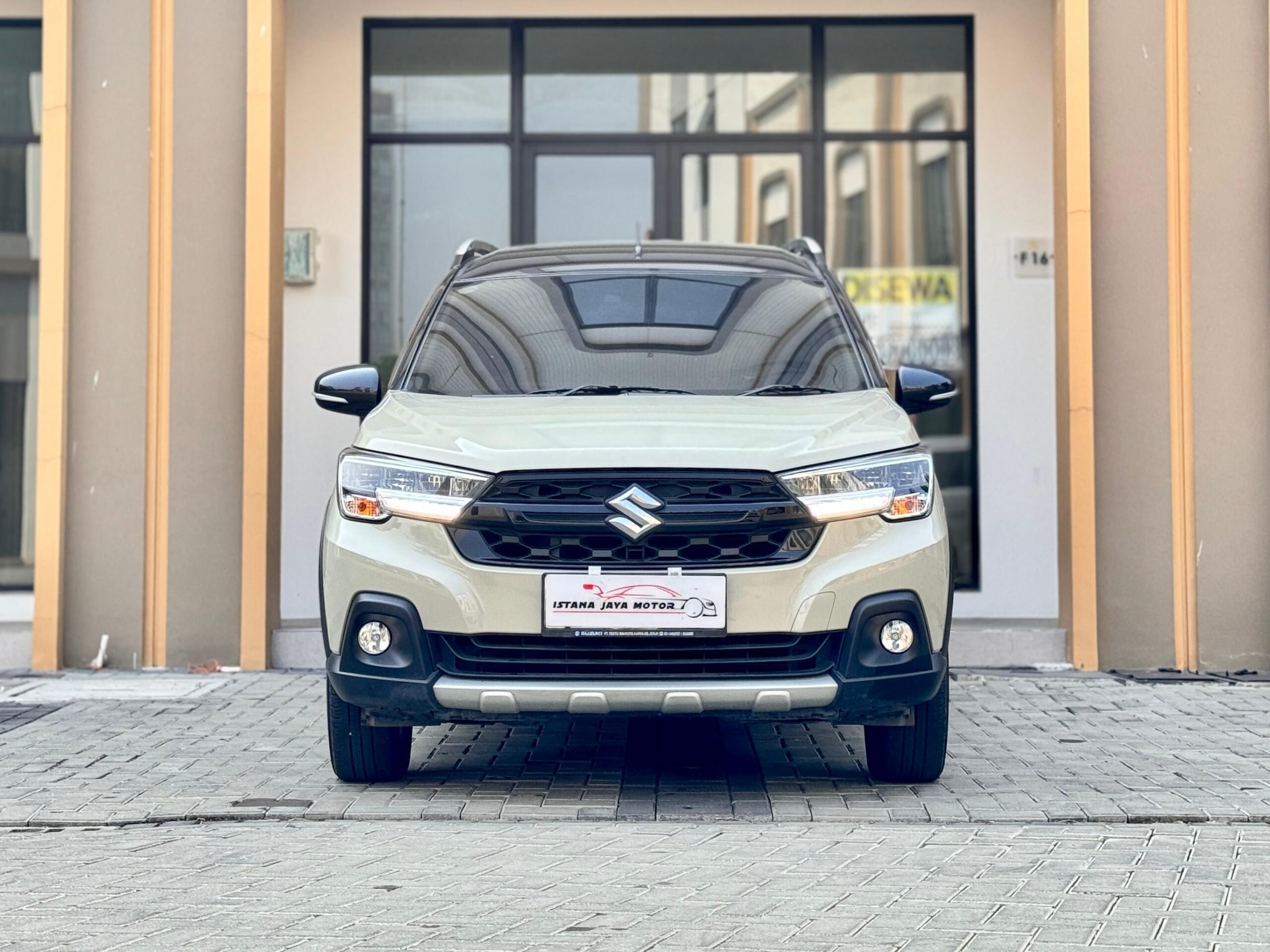 XL7 ALPHA HYBRID AT SANDKHAKI 2023