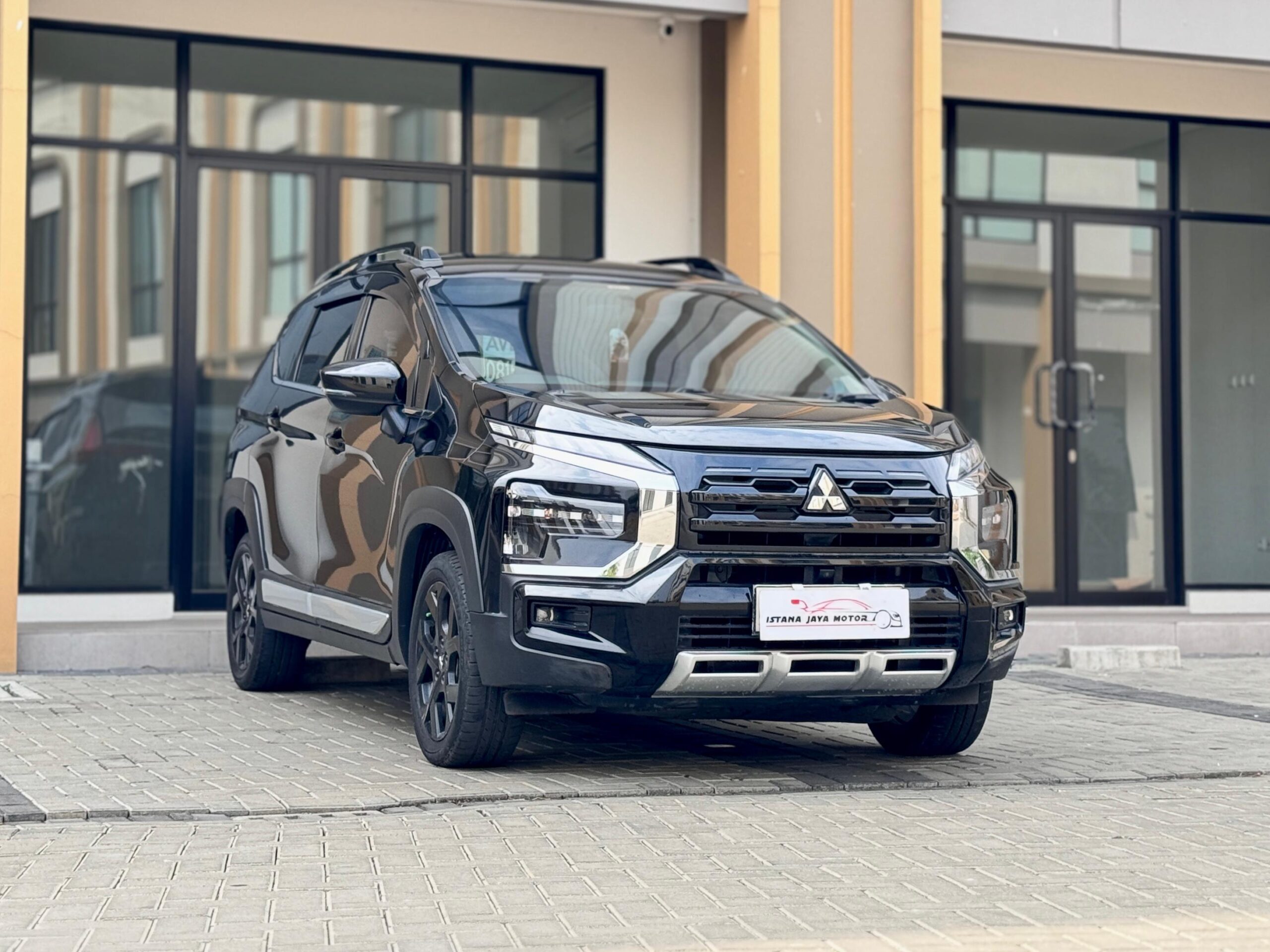 XPANDER CROSS PREMIUM CVT HITAM 2022 - Gambar 4