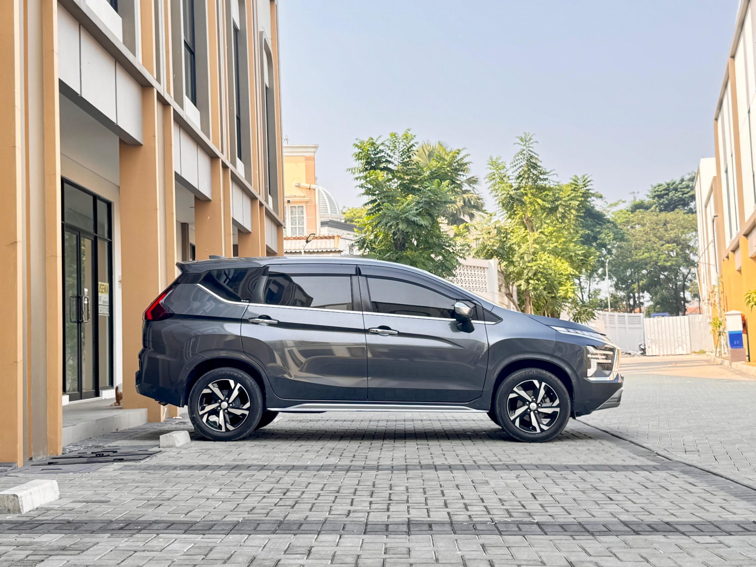 XPANDER ULTIMATE CVT ABU 2022 - Gambar 8