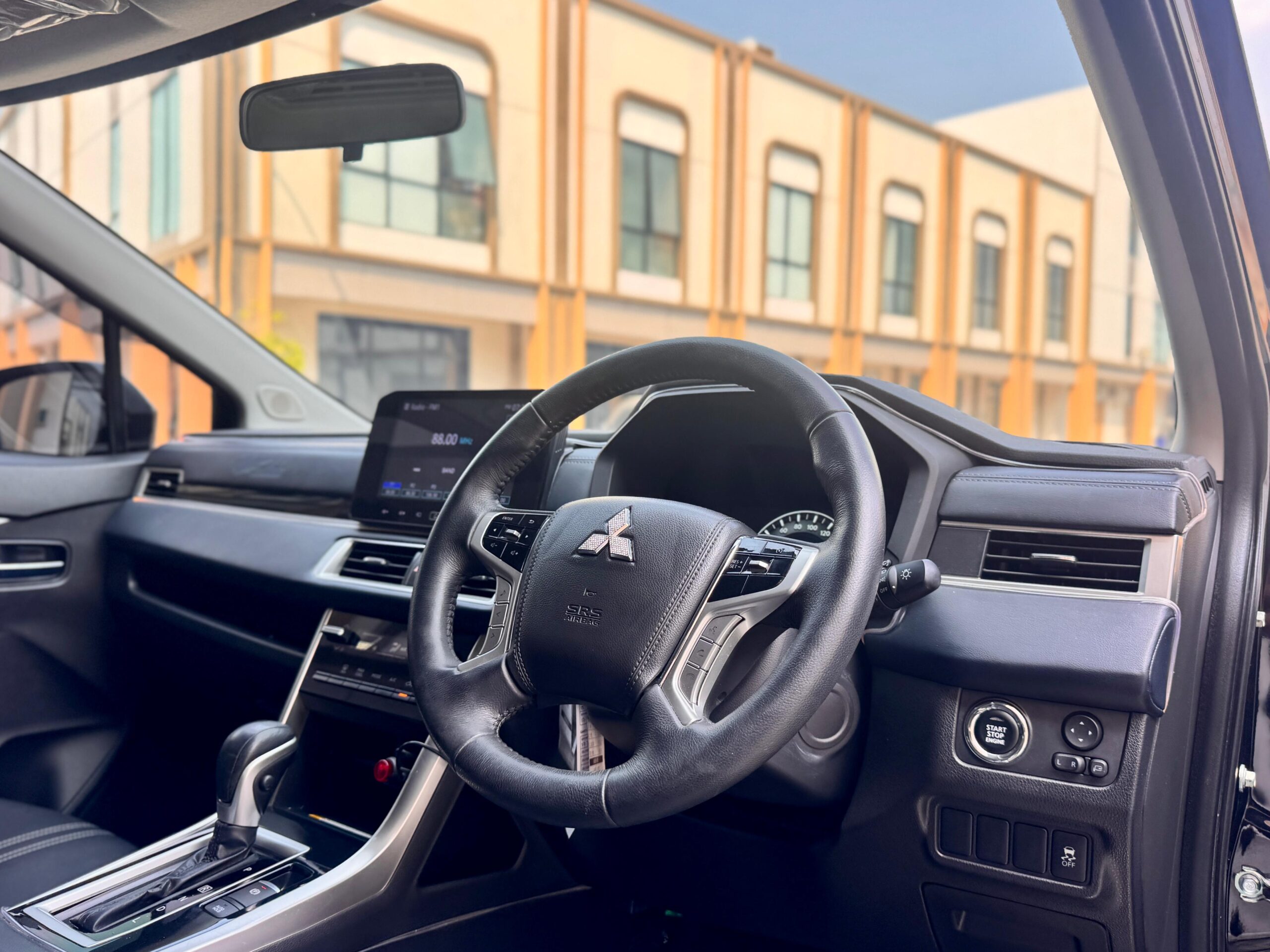 XPANDER CROSS PREMIUM CVT HITAM 2024 - Gambar 11